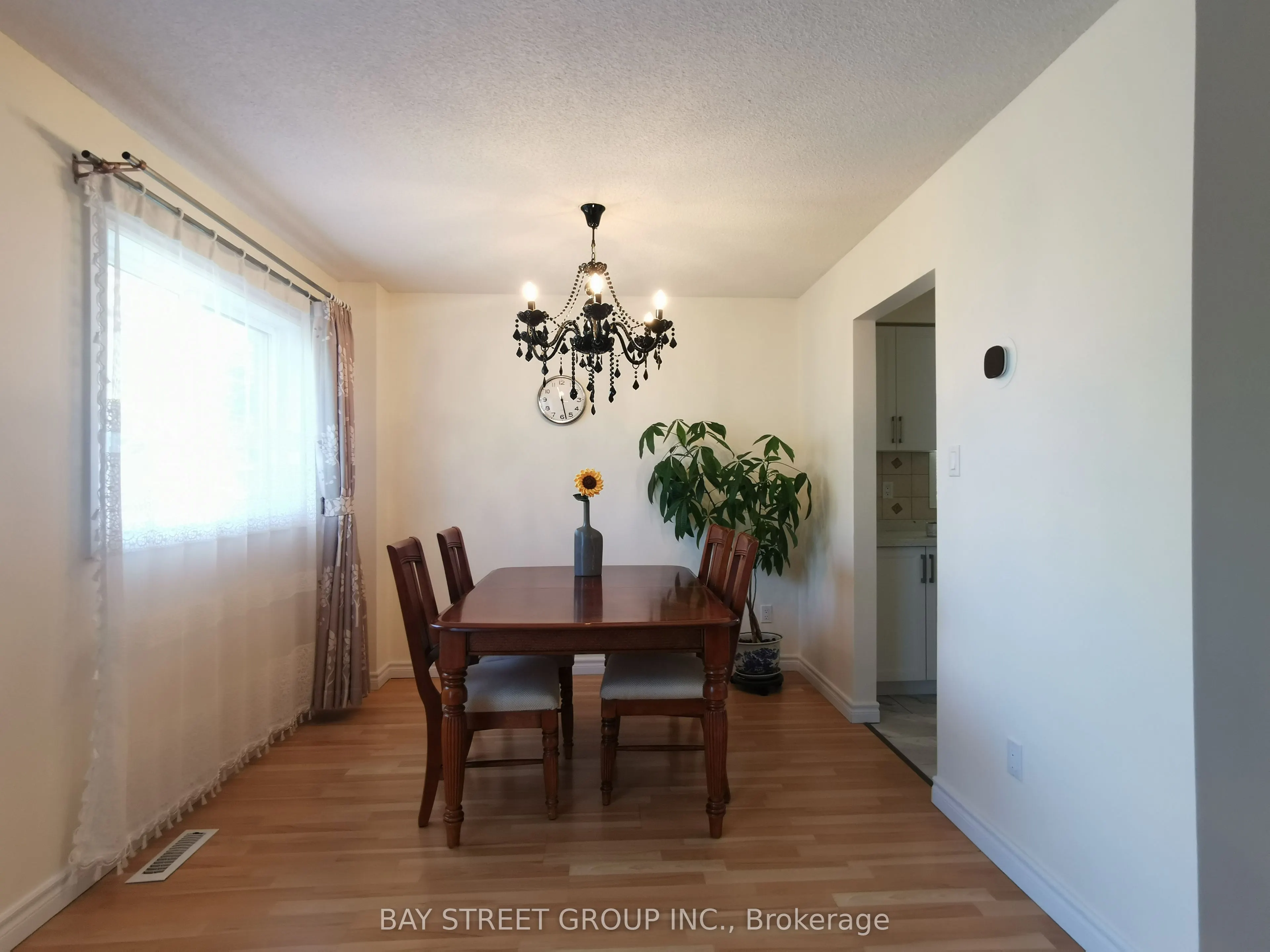 77 Toba Crescent