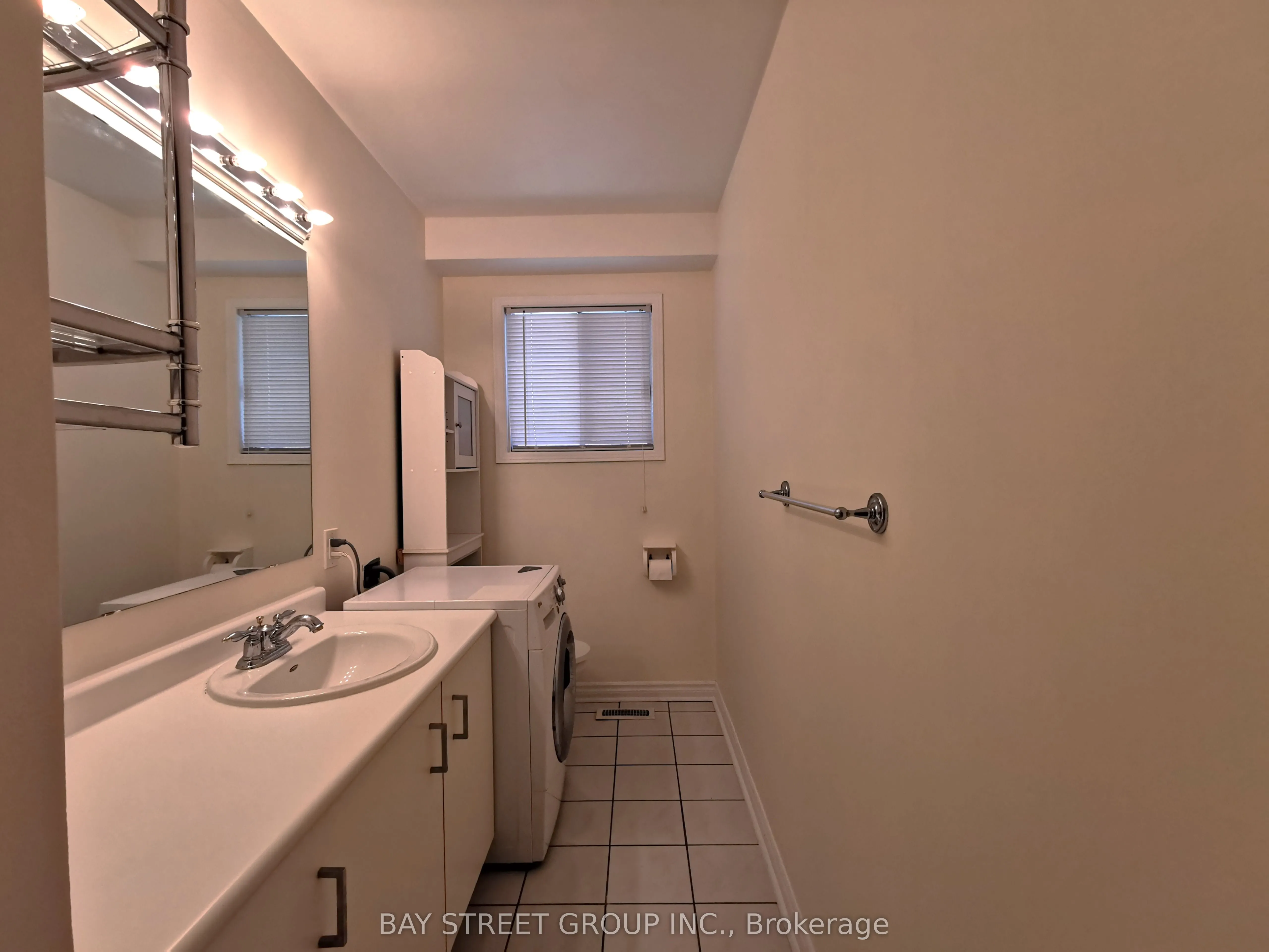 77 Toba Crescent