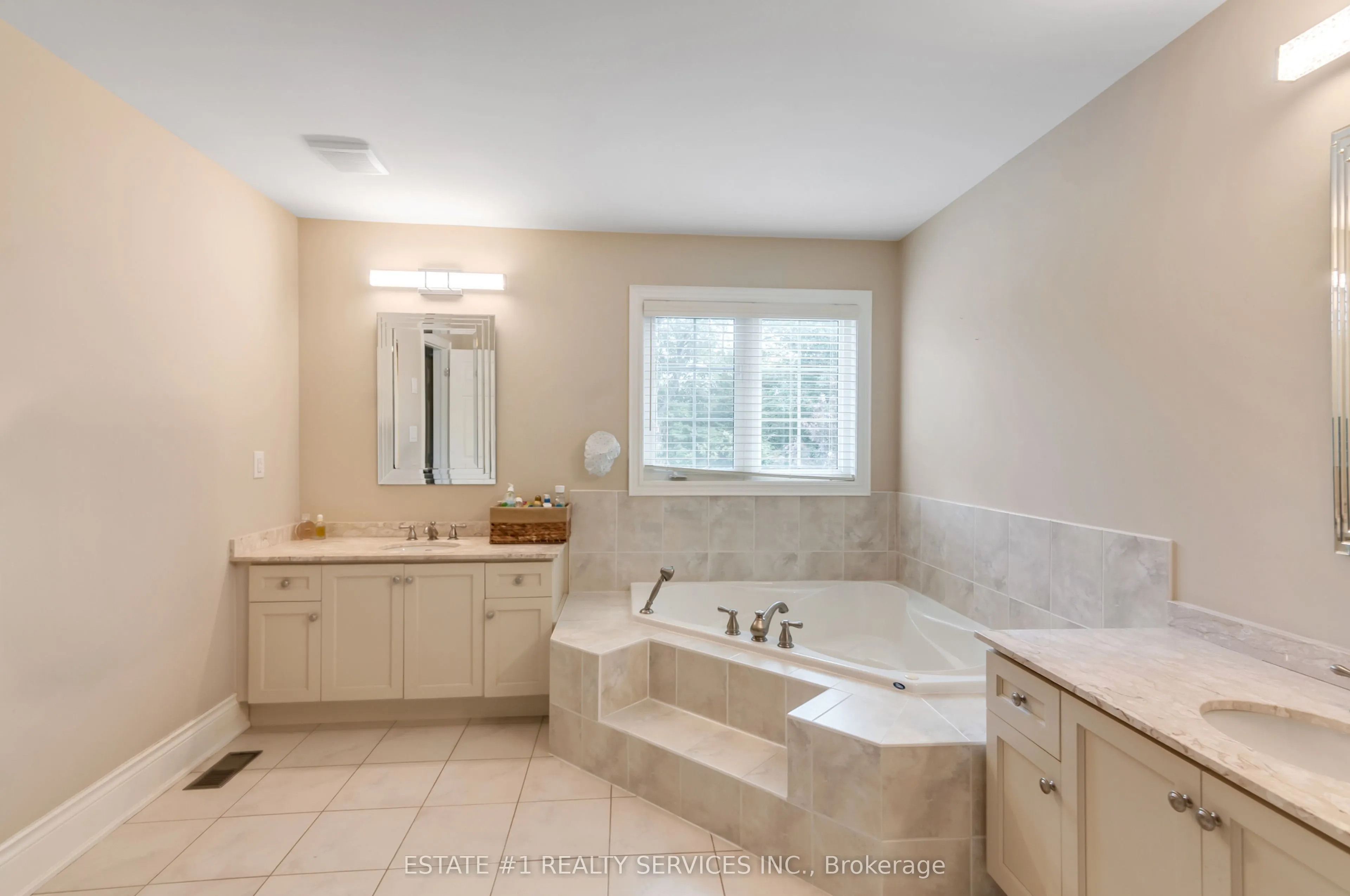 4 Agincourt Circle