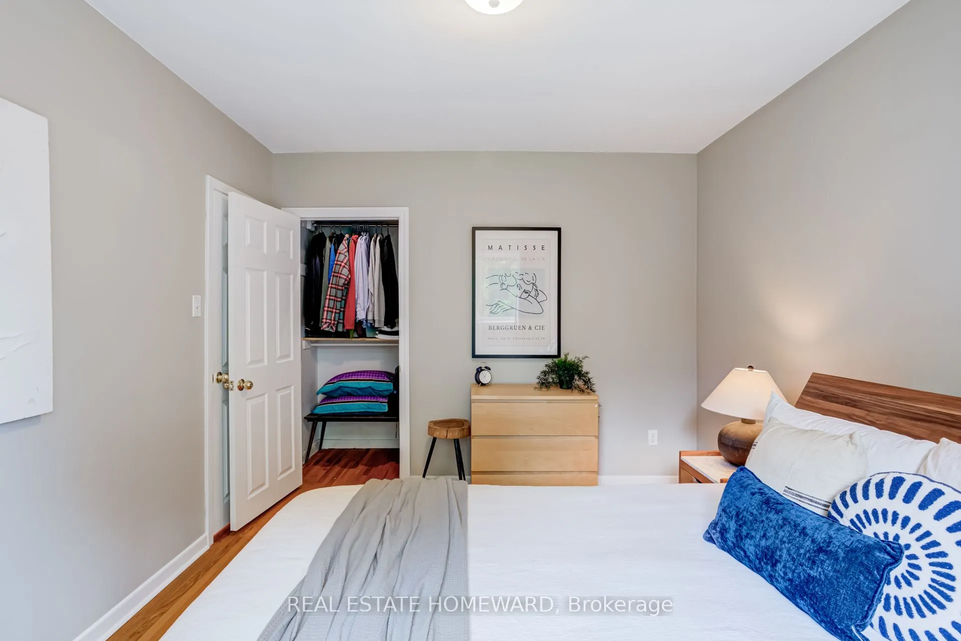 1849 Sandgate Crescent