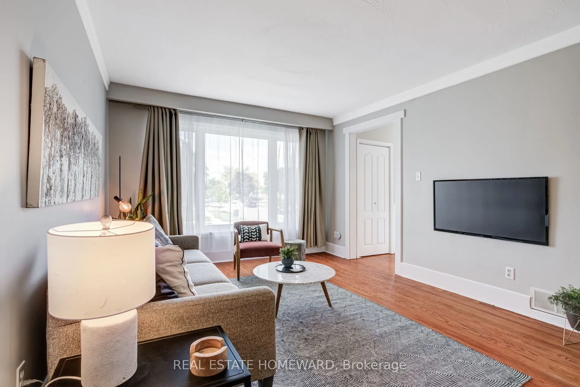 1849 Sandgate Crescent