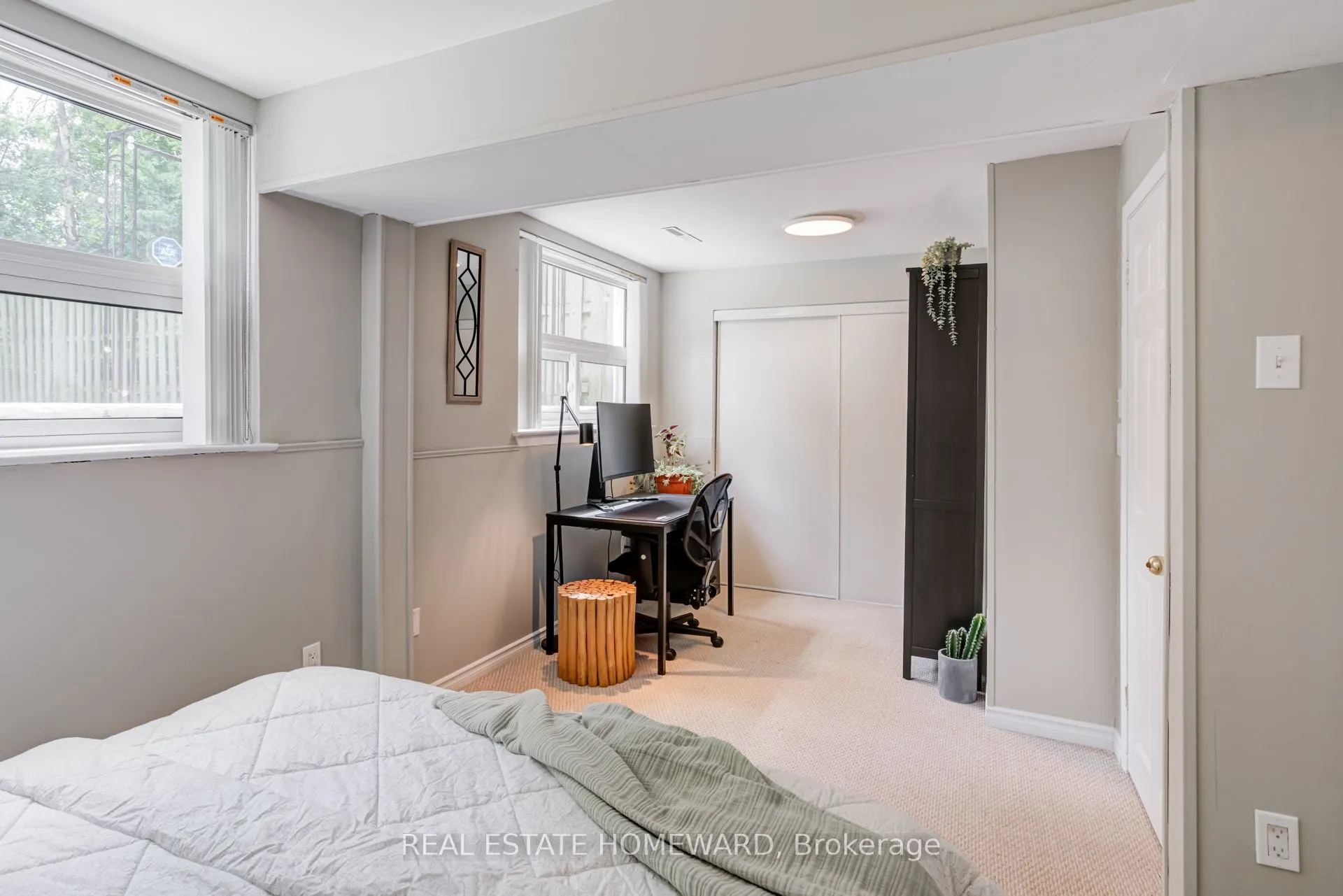 1849 Sandgate Crescent