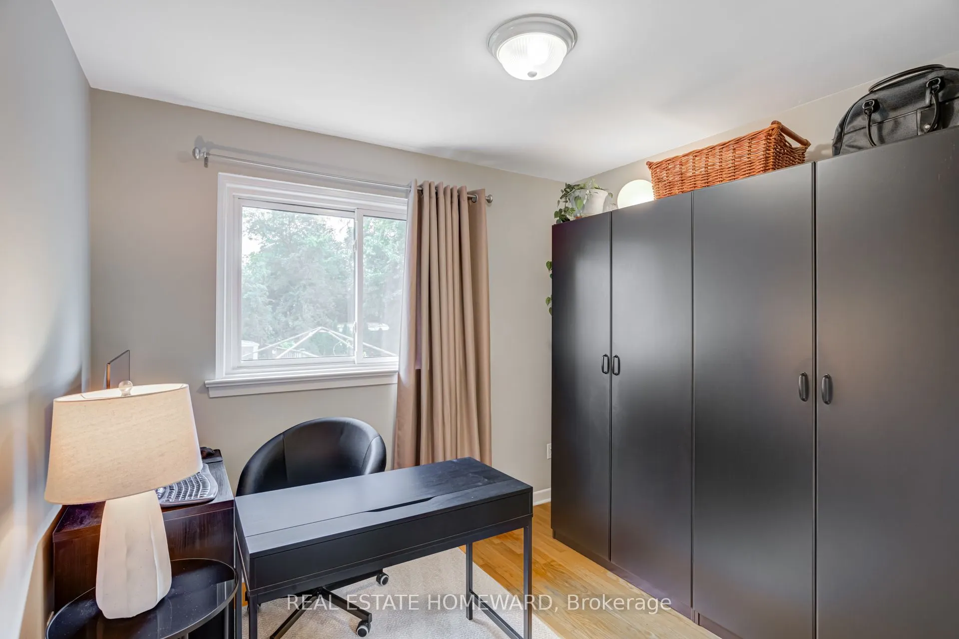 1849 Sandgate Crescent