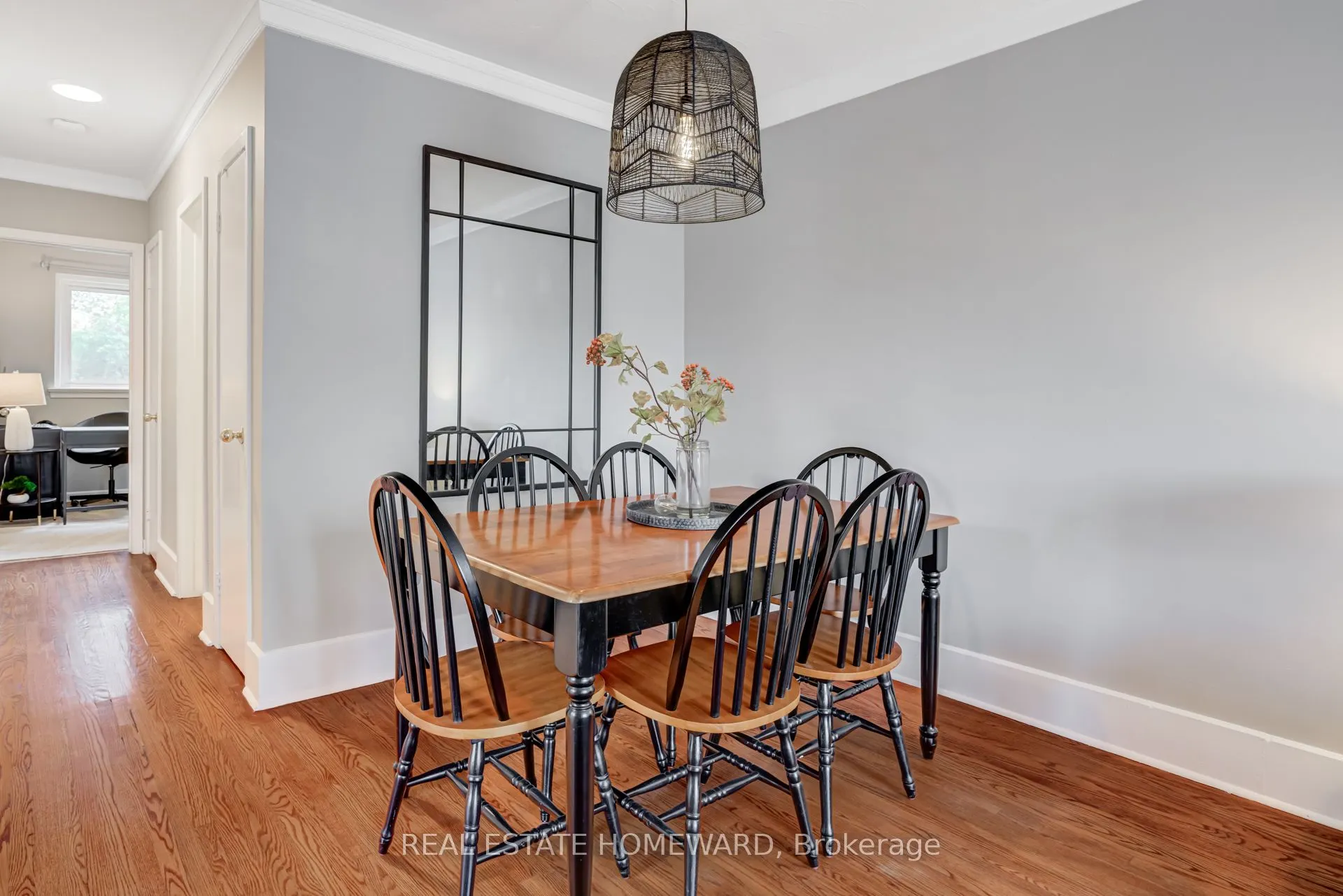 1849 Sandgate Crescent