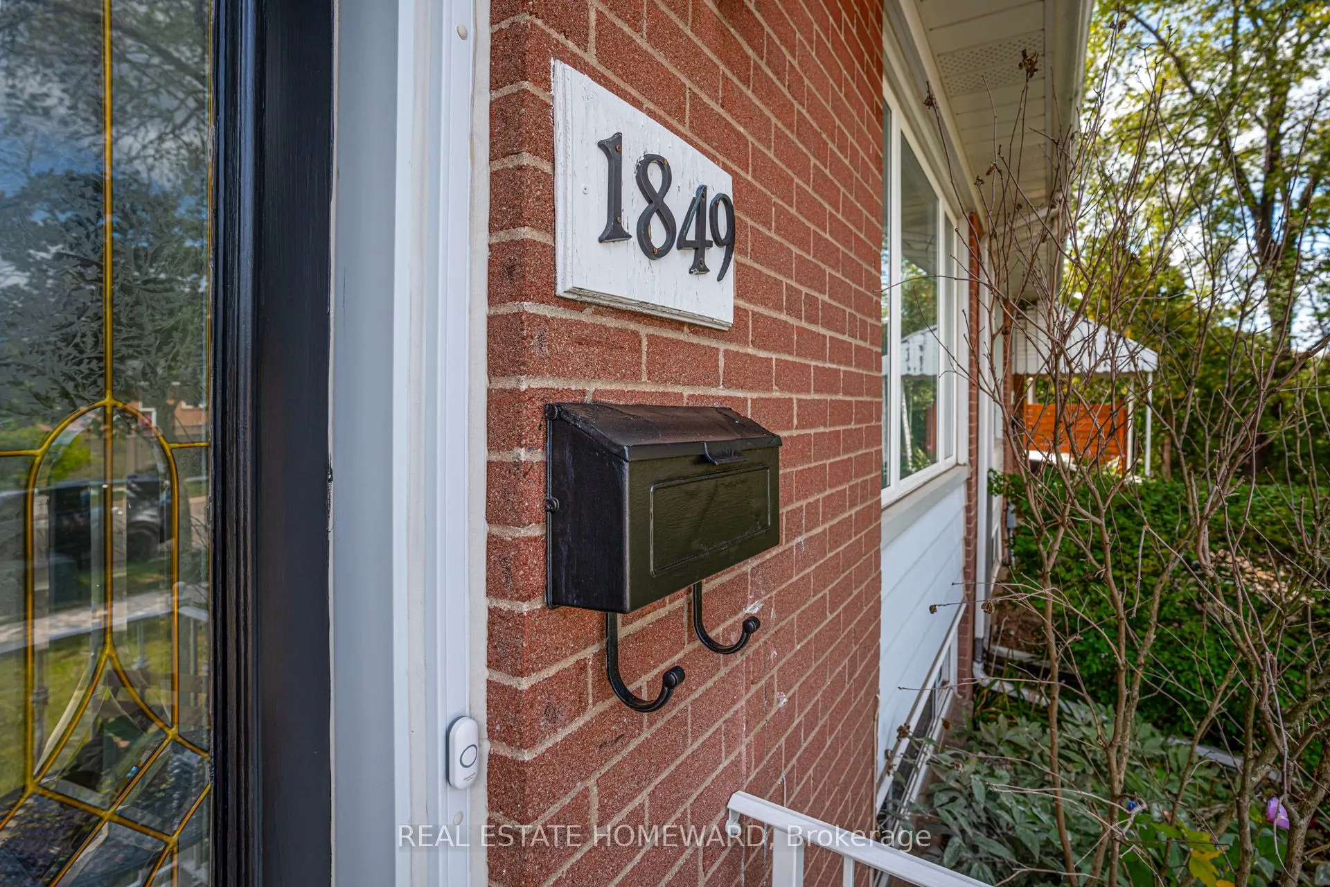 1849 Sandgate Crescent