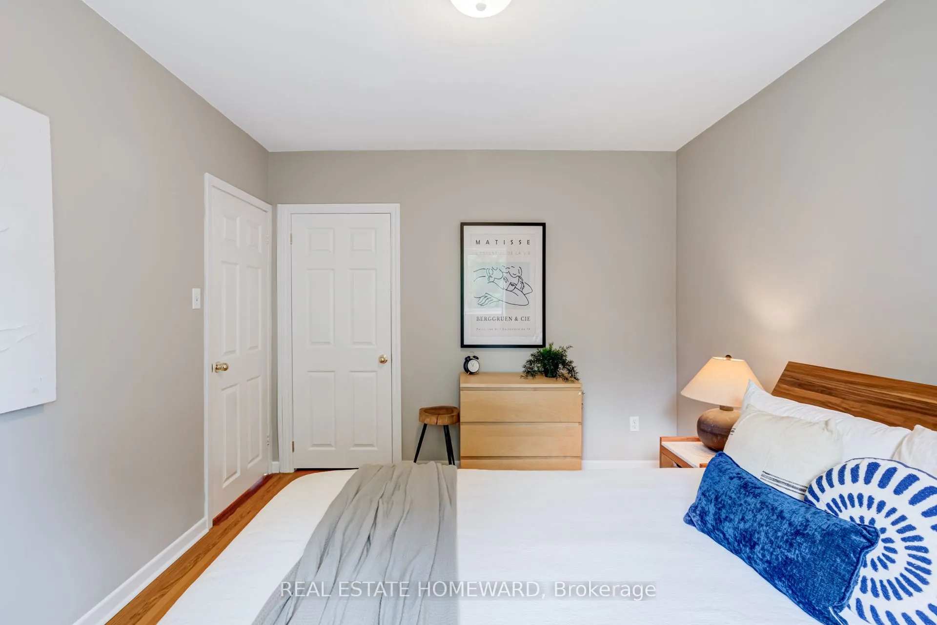 1849 Sandgate Crescent