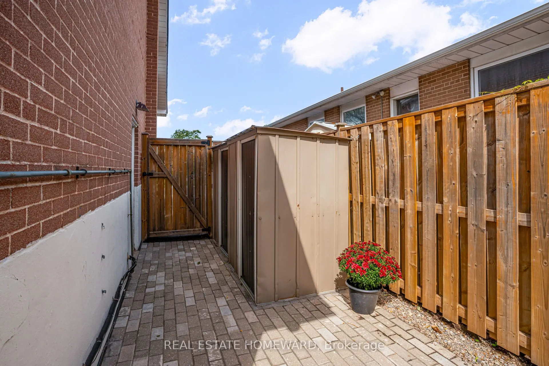 1849 Sandgate Crescent