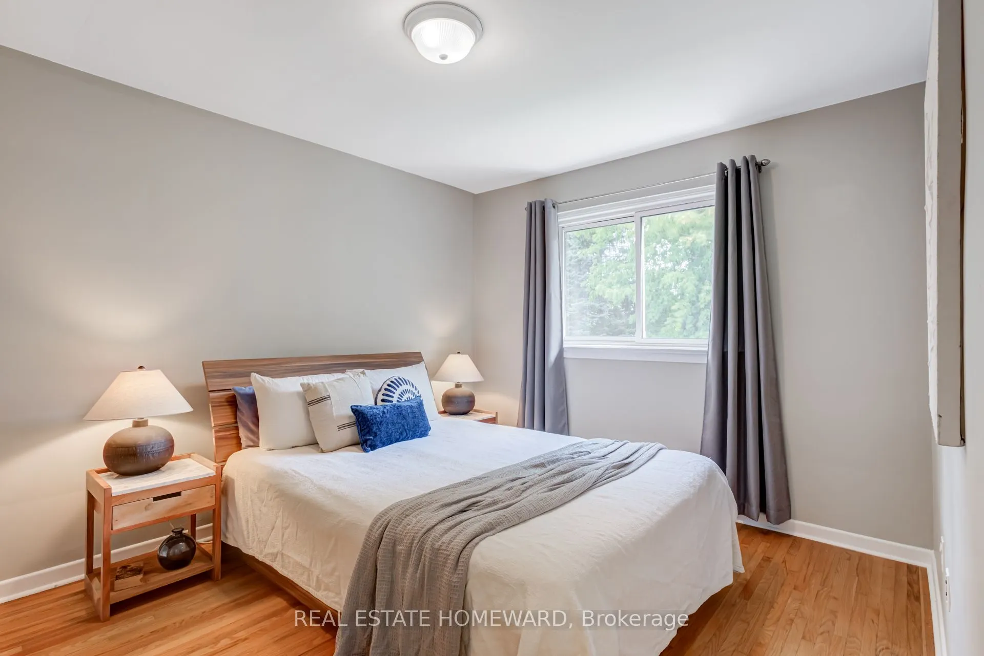 1849 Sandgate Crescent
