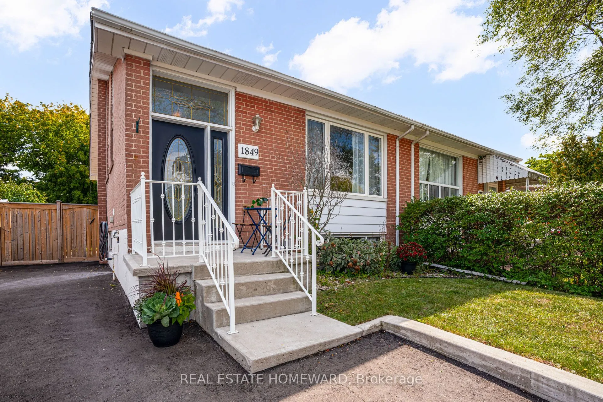 1849 Sandgate Crescent