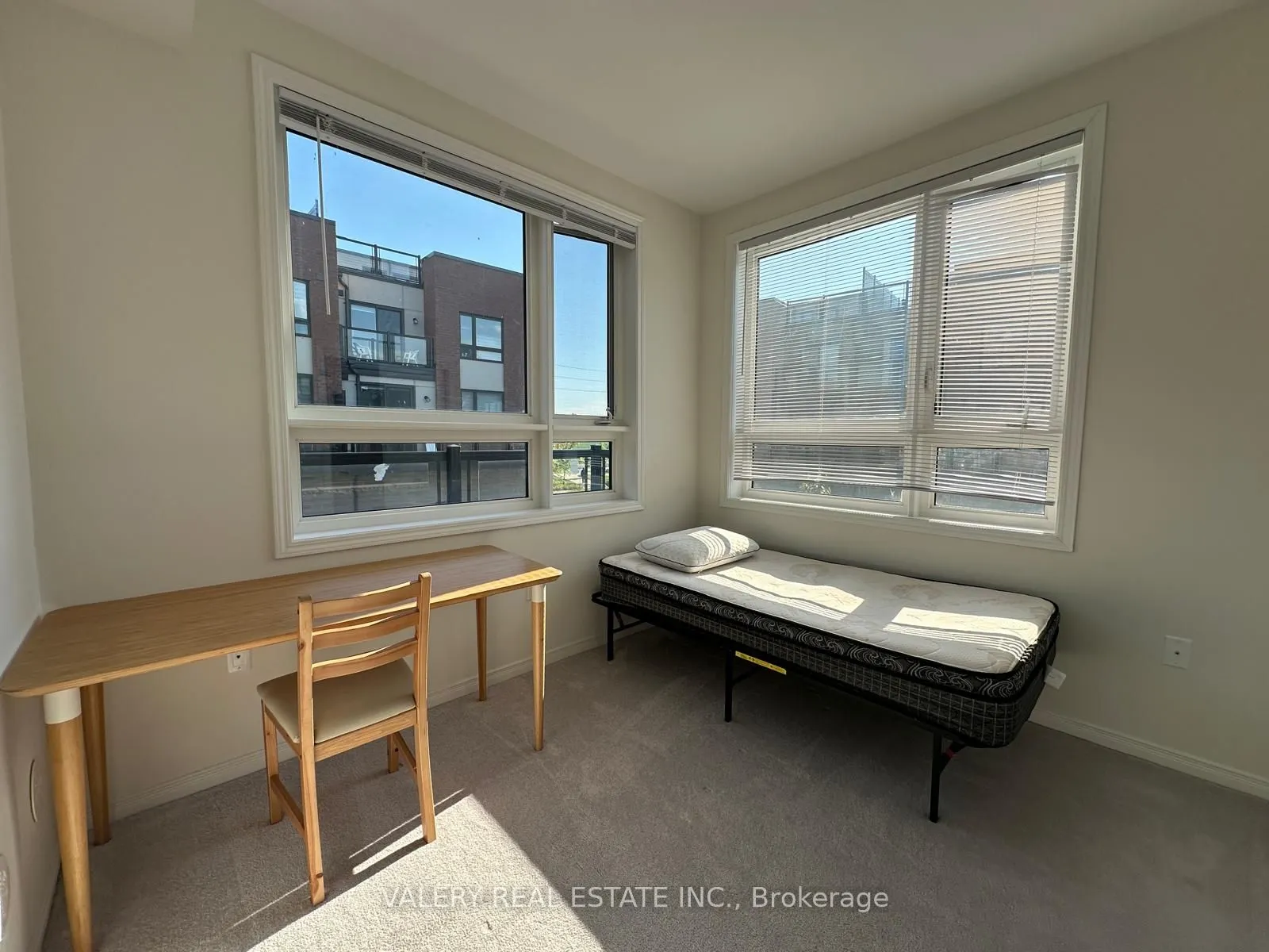 20 Woodstream Drive, #15