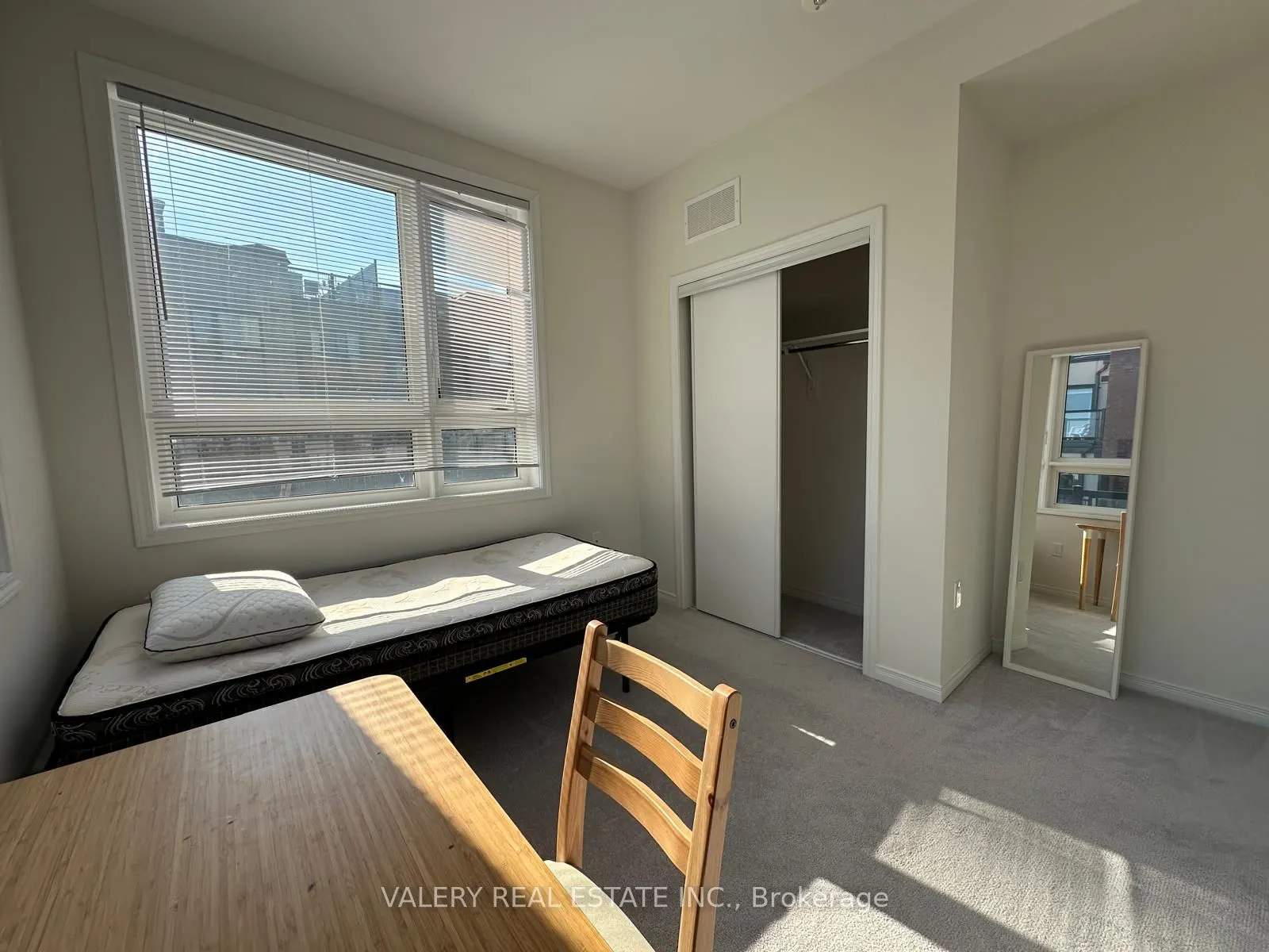 20 Woodstream Drive, #15