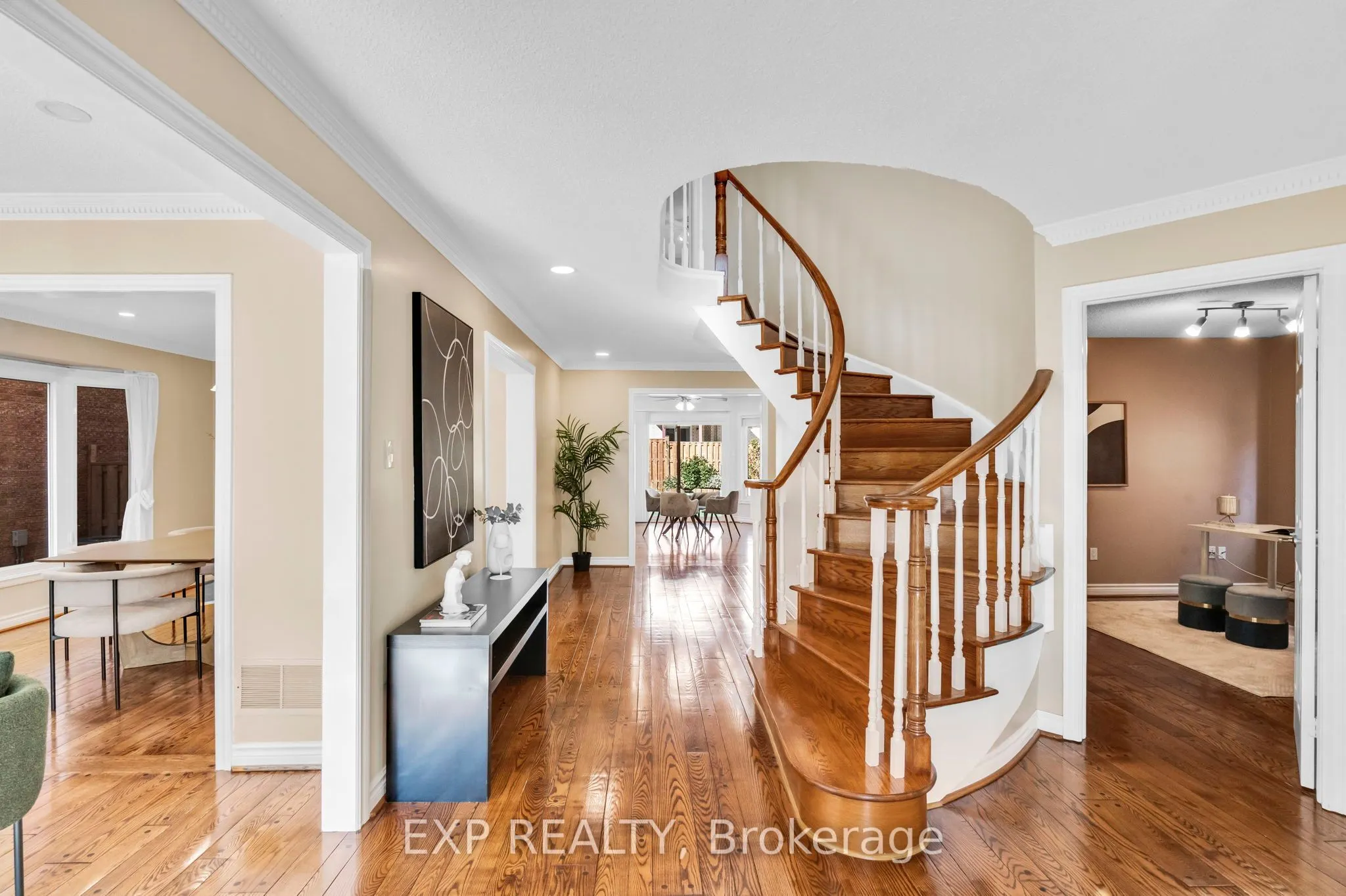 6045 St. Ives Way
