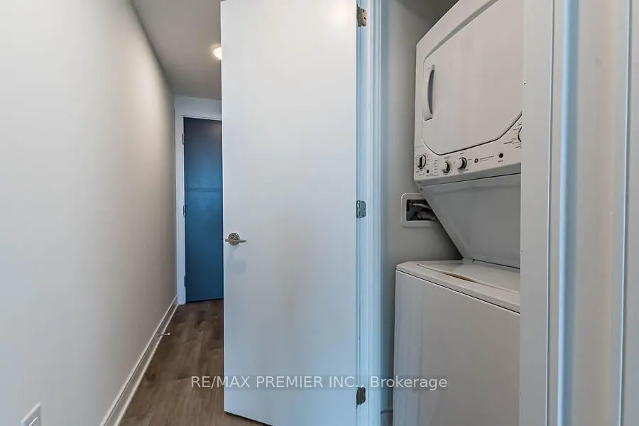86 Dundas Street E, #1620
