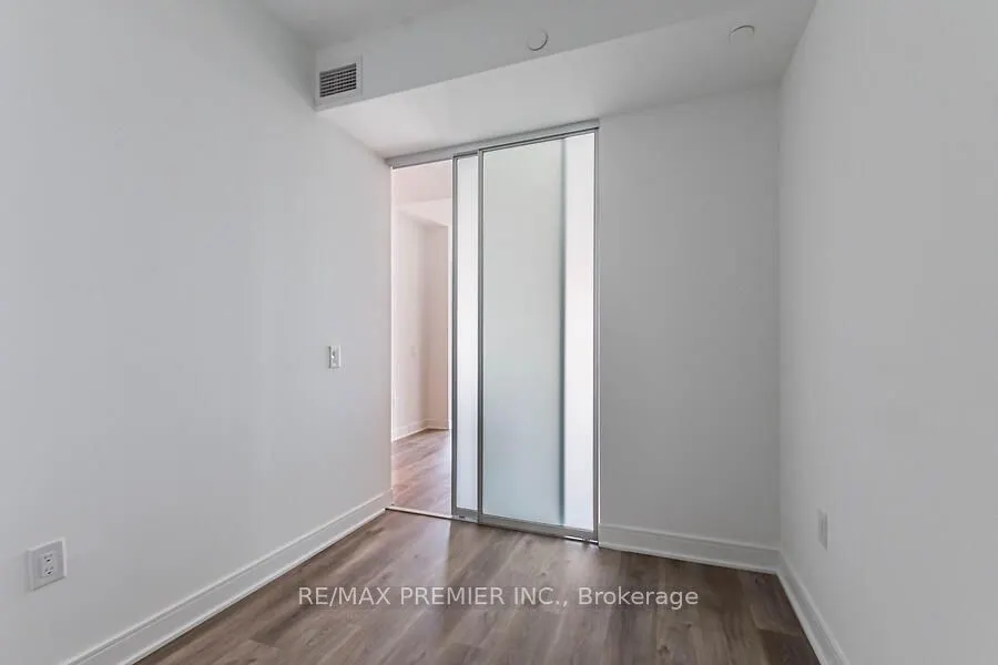 86 Dundas Street E, #1620