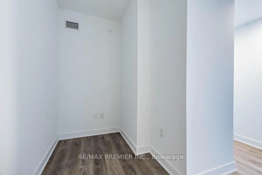 86 Dundas Street E, #1620