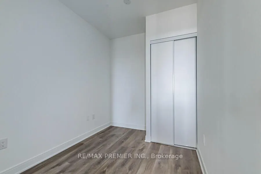 86 Dundas Street E, #1620