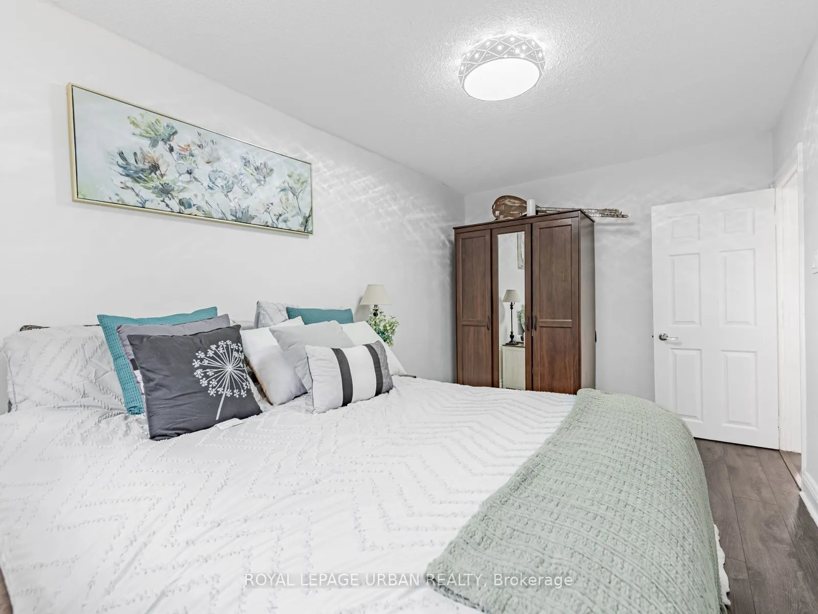15 Maple Bush Avenue