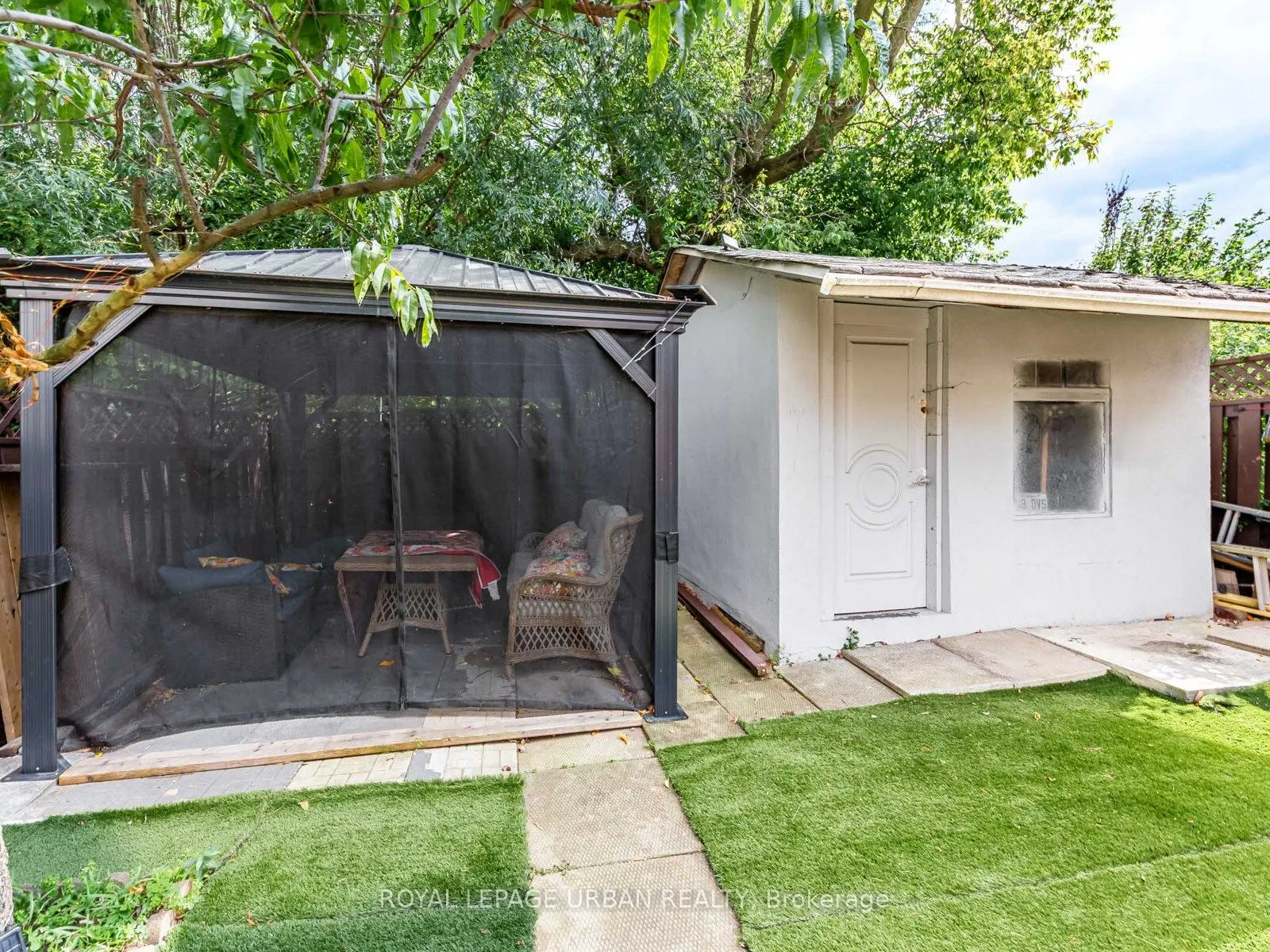 15 Maple Bush Avenue