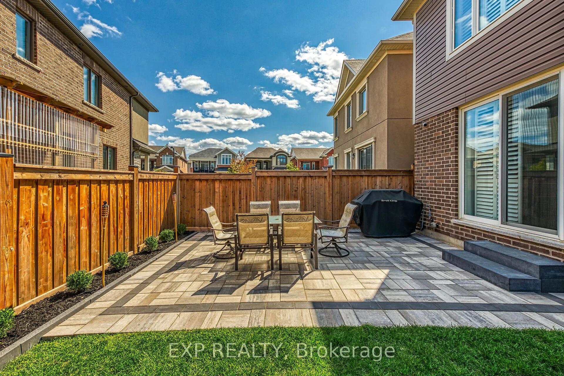 1459 Sycamore Garden