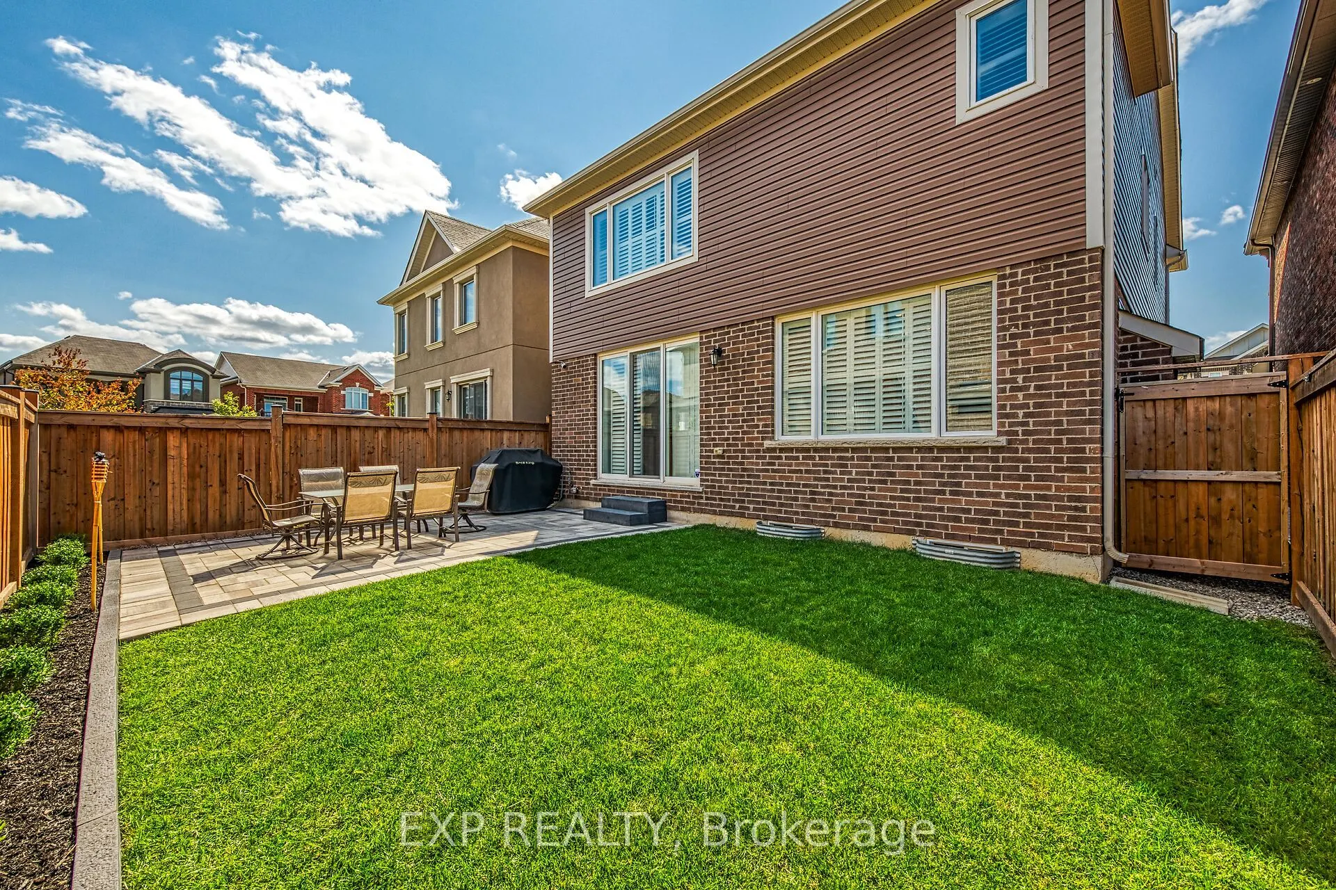 1459 Sycamore Garden