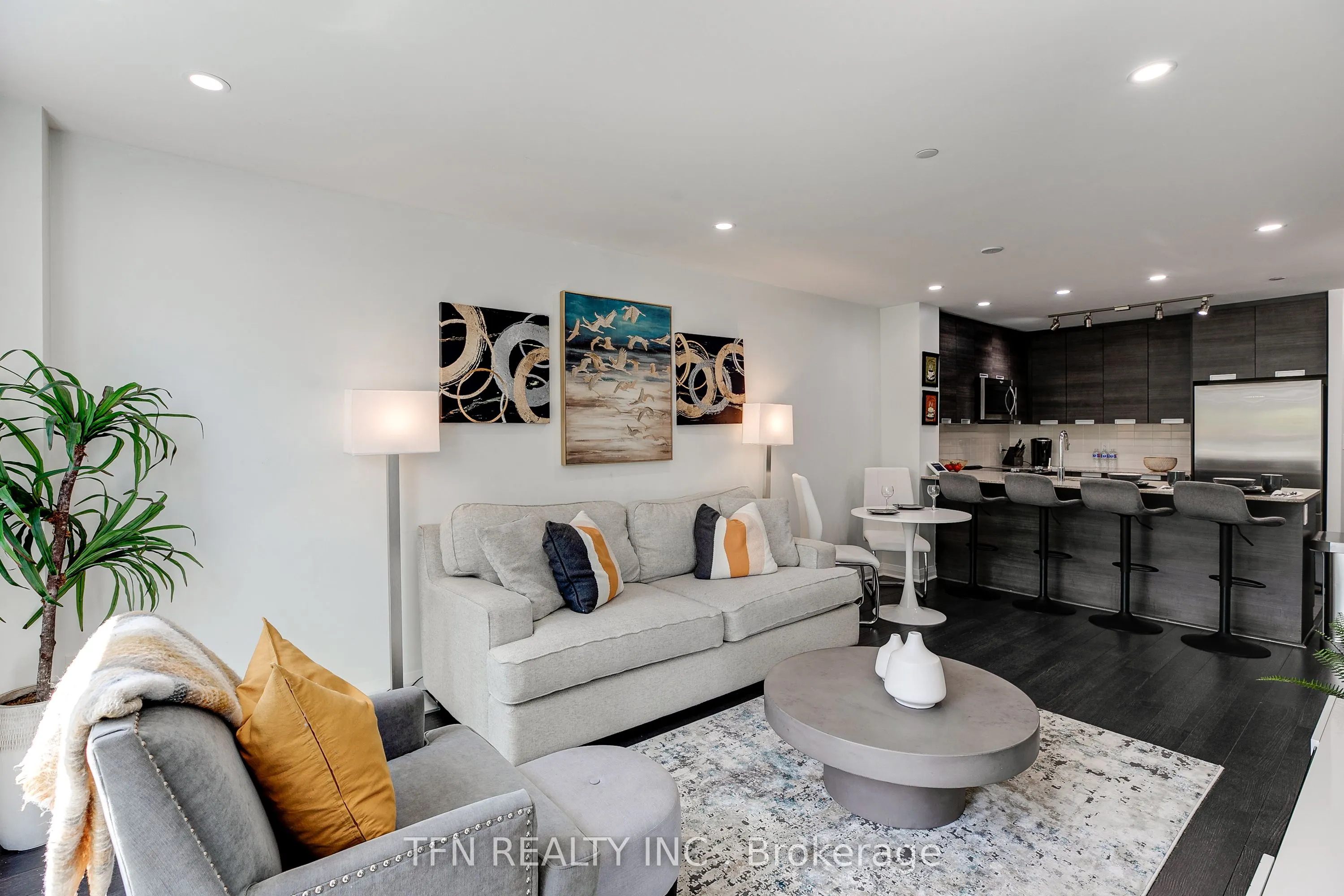 5025 FOUR SPRINGS Avenue, #105