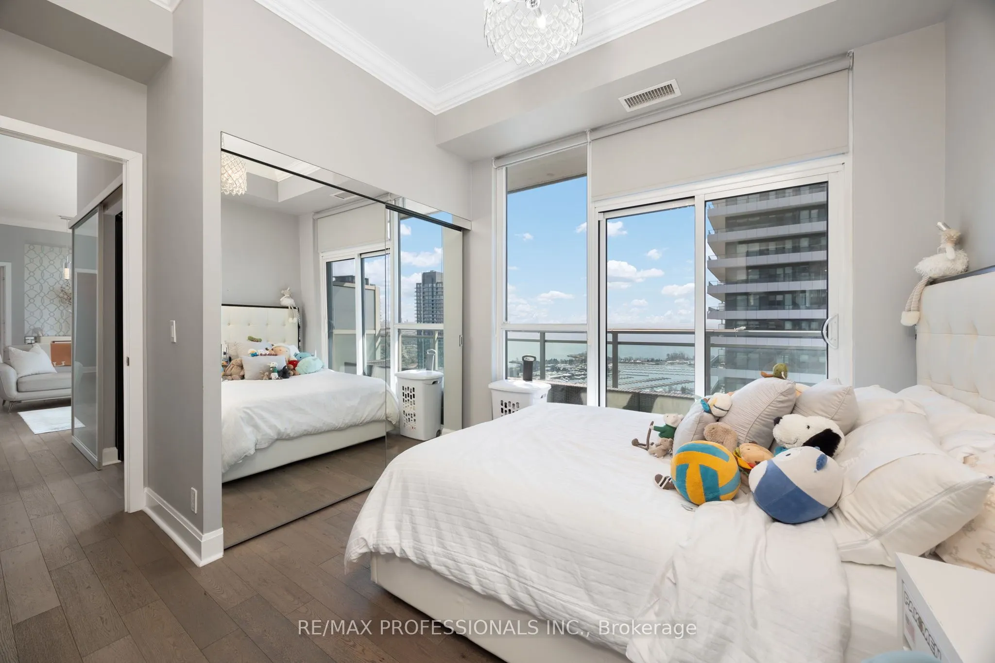 33 Shore Breeze Drive, #LPH3501