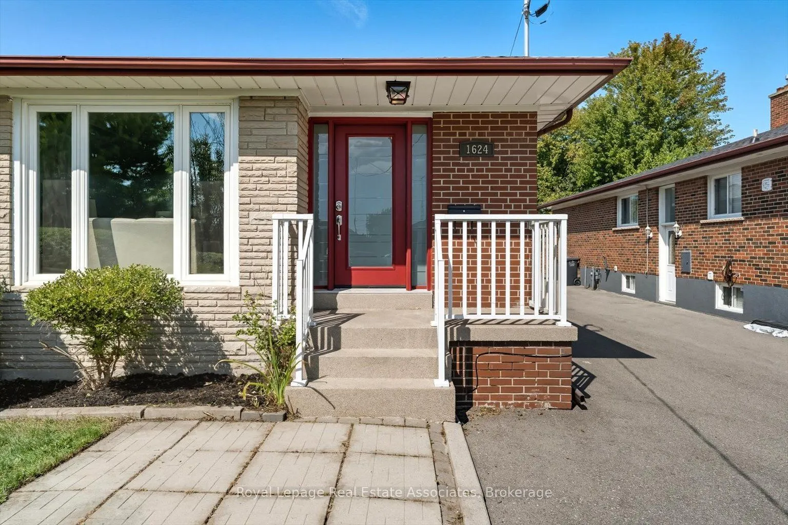 1624 Coram Crescent