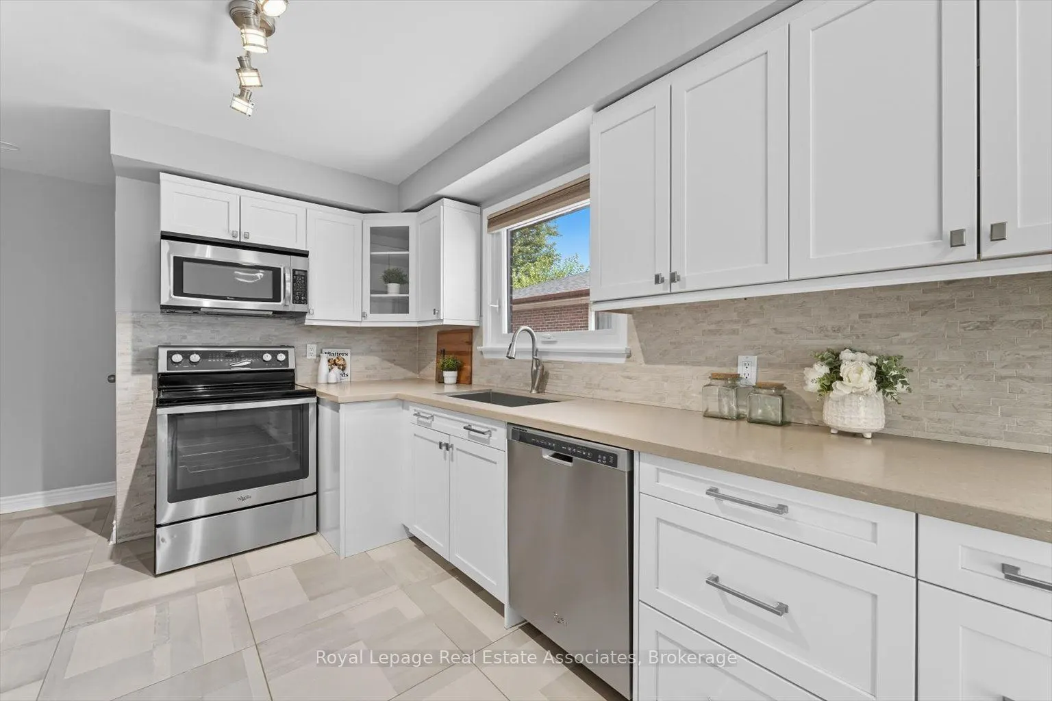 1624 Coram Crescent