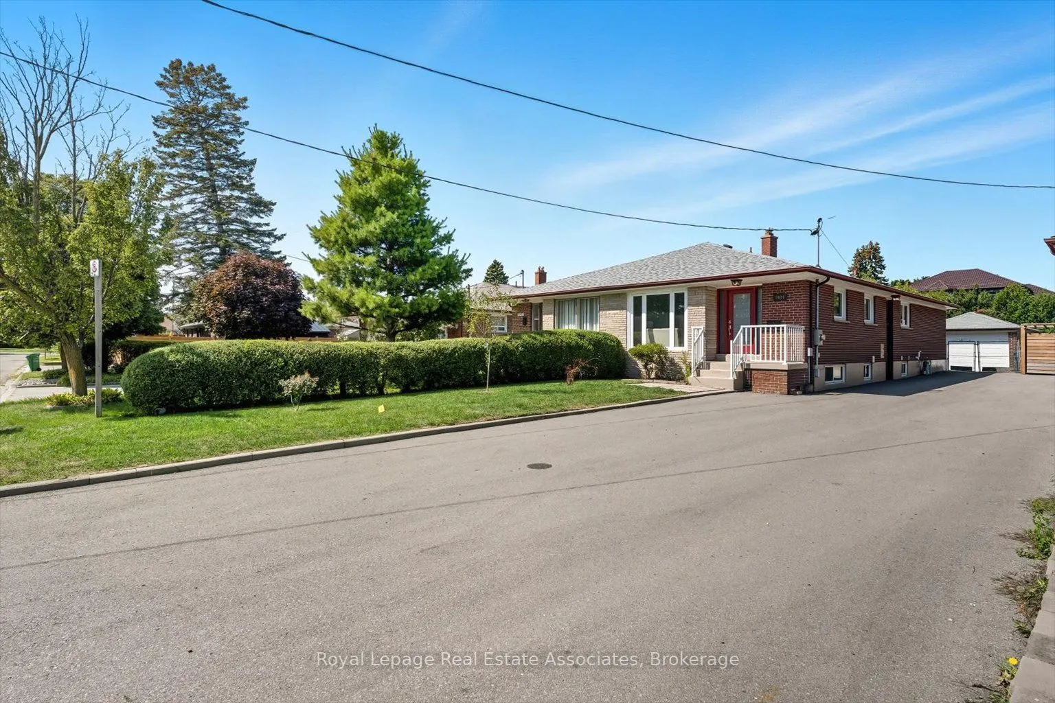 1624 Coram Crescent