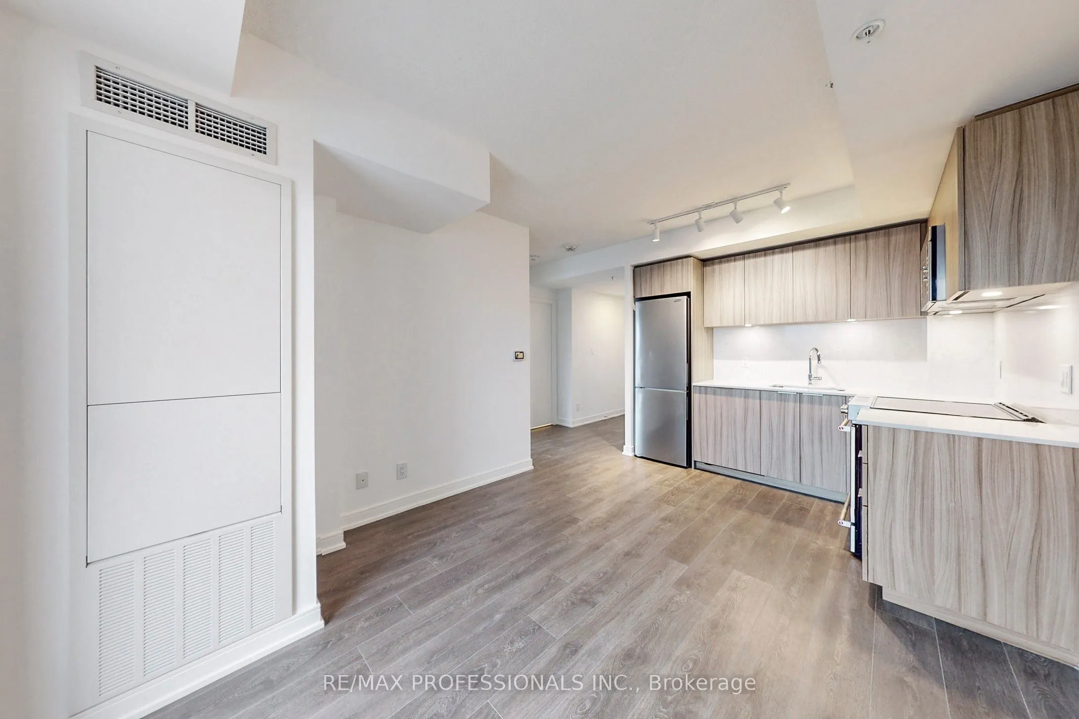 30 Samuel Wood Way, #803