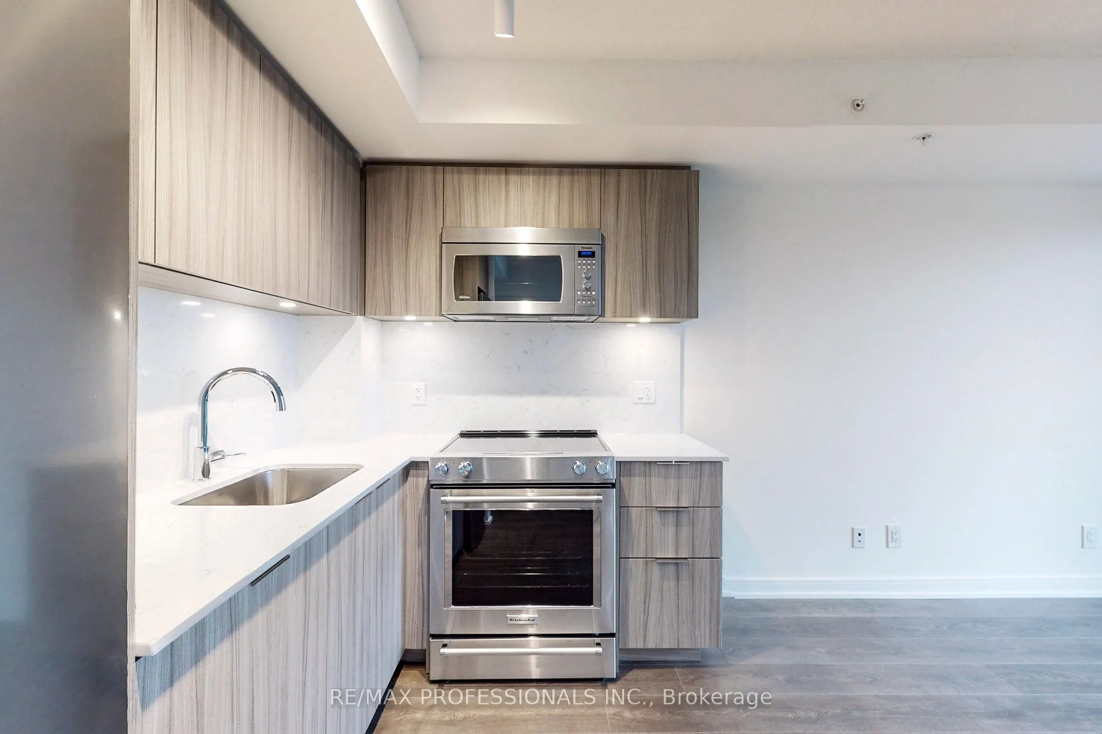 30 Samuel Wood Way, #803