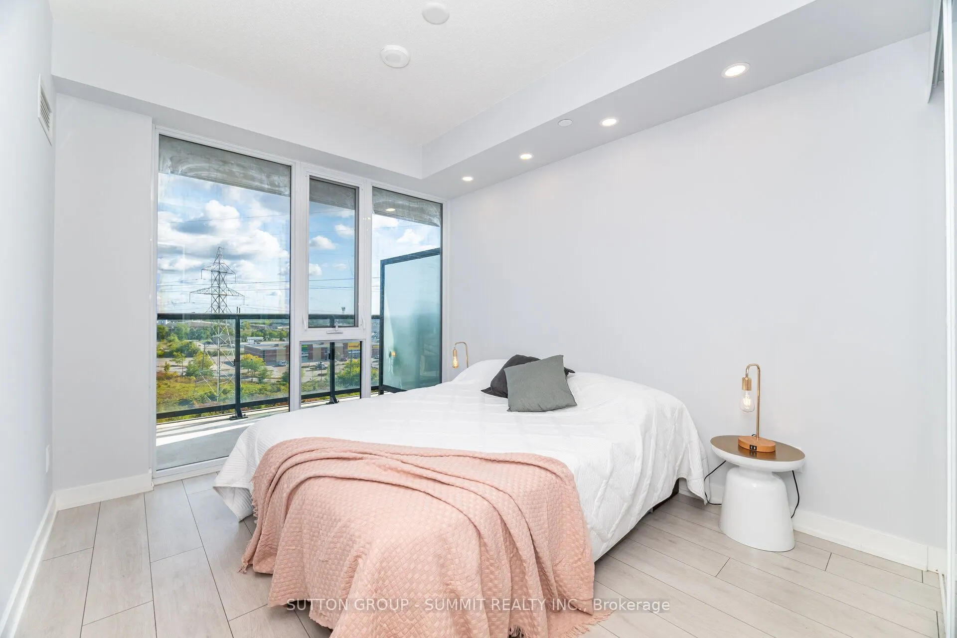 3200 DAKOTA COMMON, ##B-811