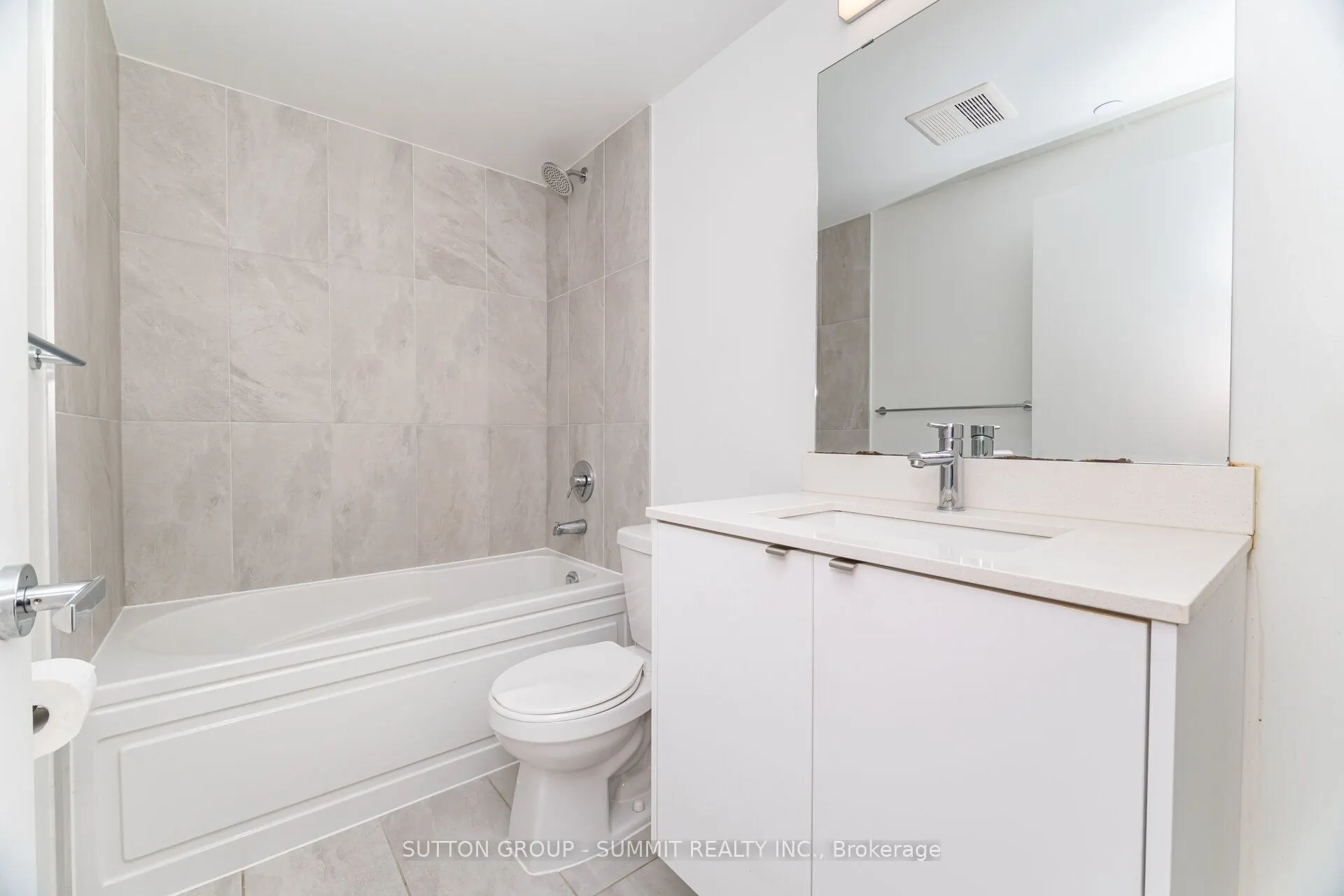 3200 DAKOTA COMMON, ##B-811