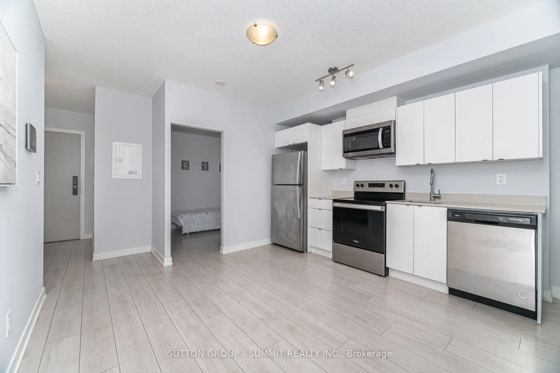 3200 DAKOTA COMMON, ##B-811