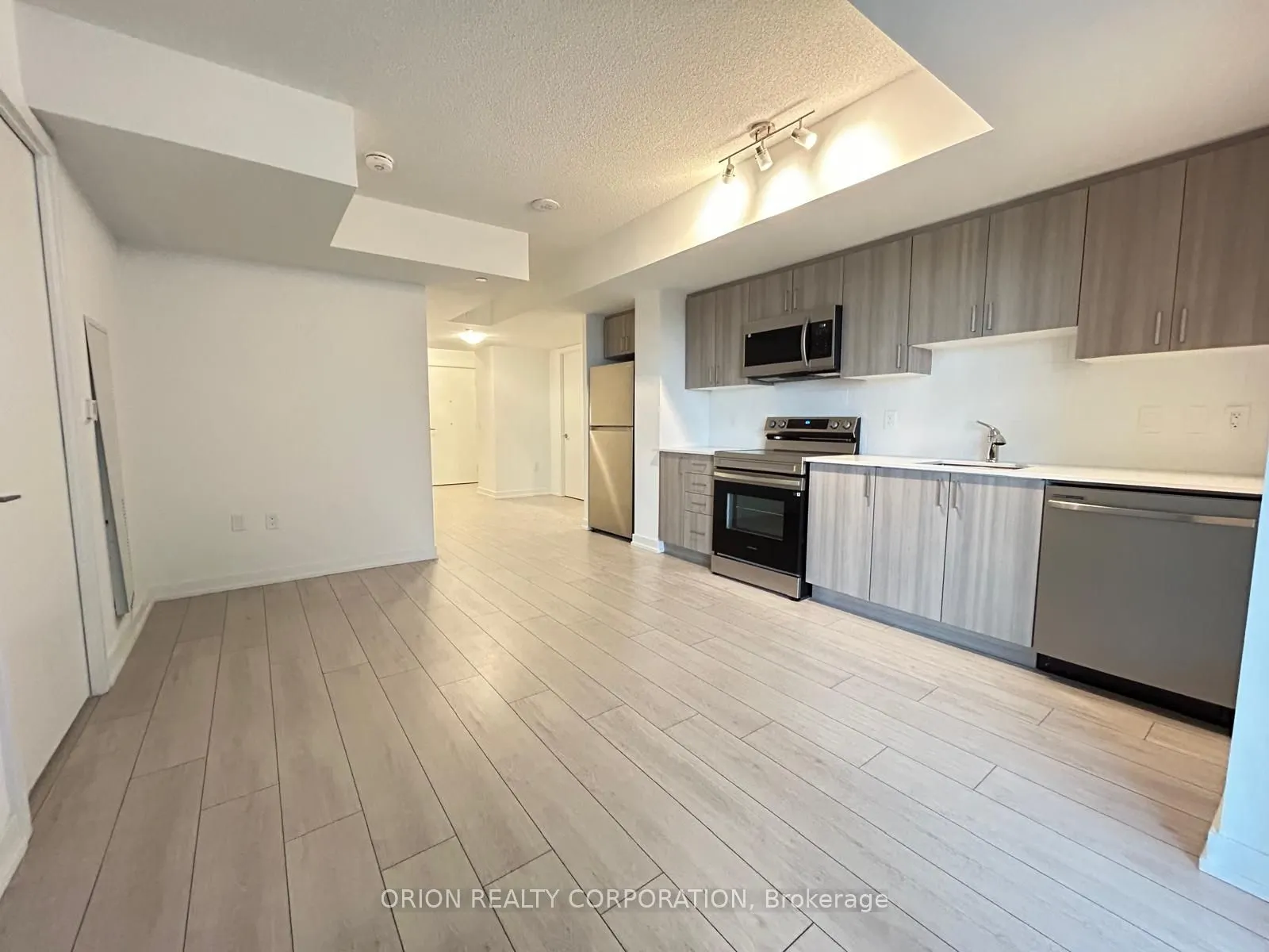 556 Marlee Avenue, #428