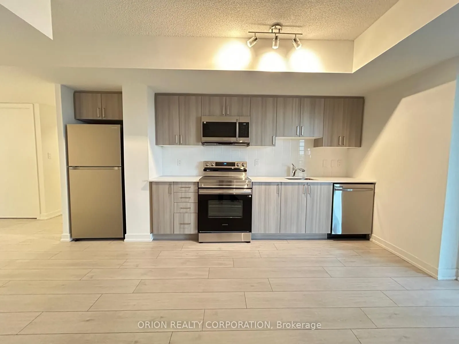 556 Marlee Avenue, #428