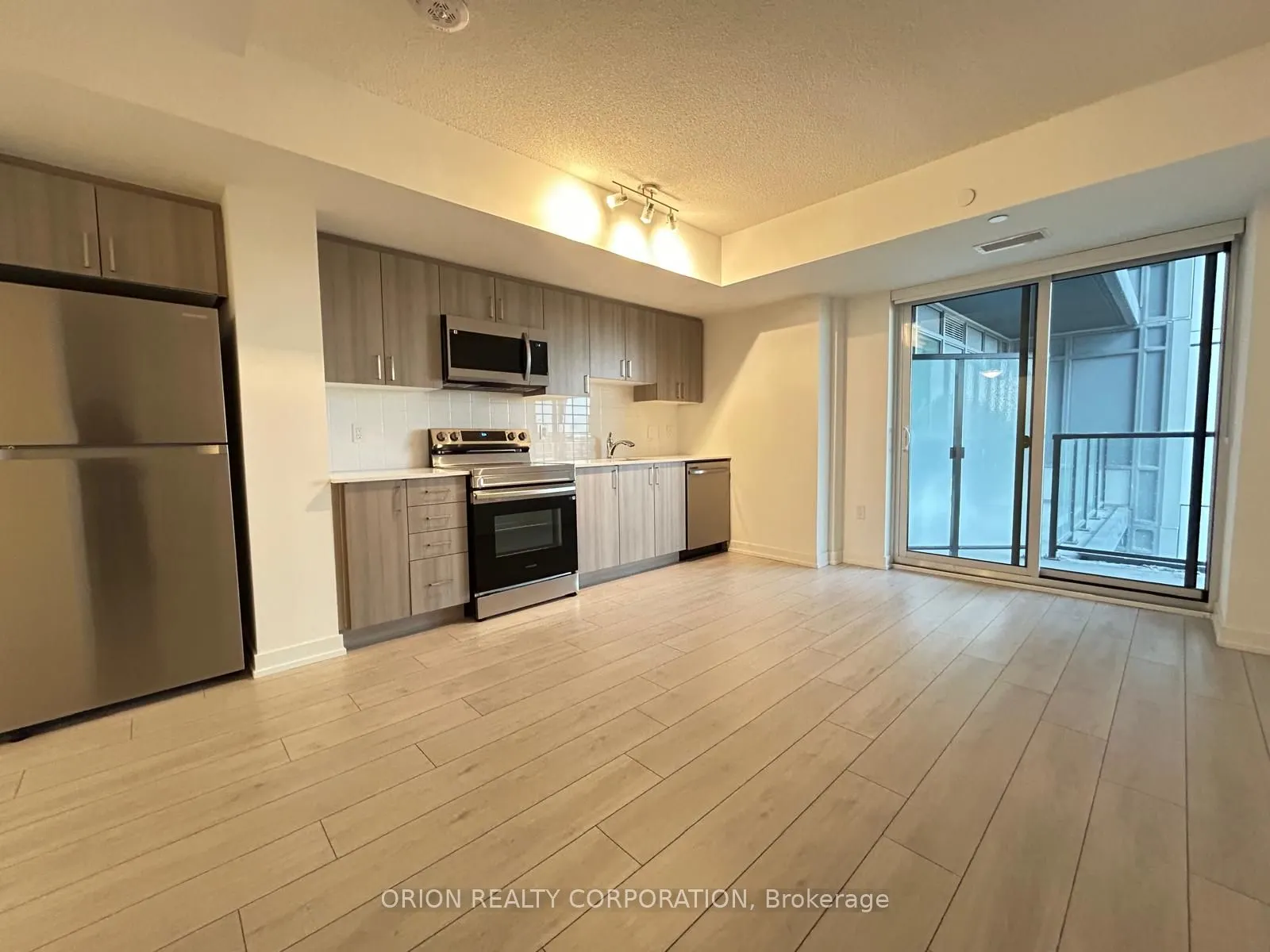 556 Marlee Avenue, #428