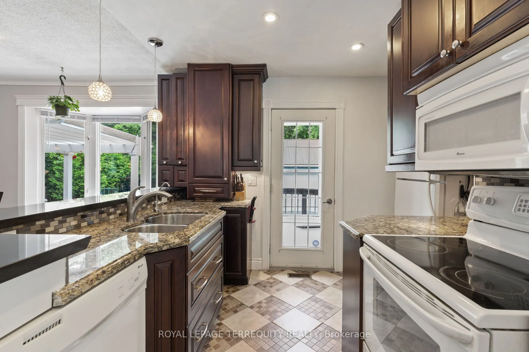 353 KINGSLEIGH Court
