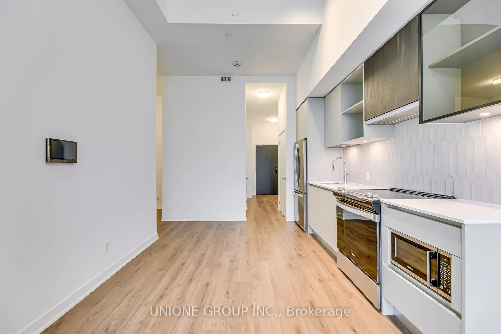 405 Dundas Street W, #105