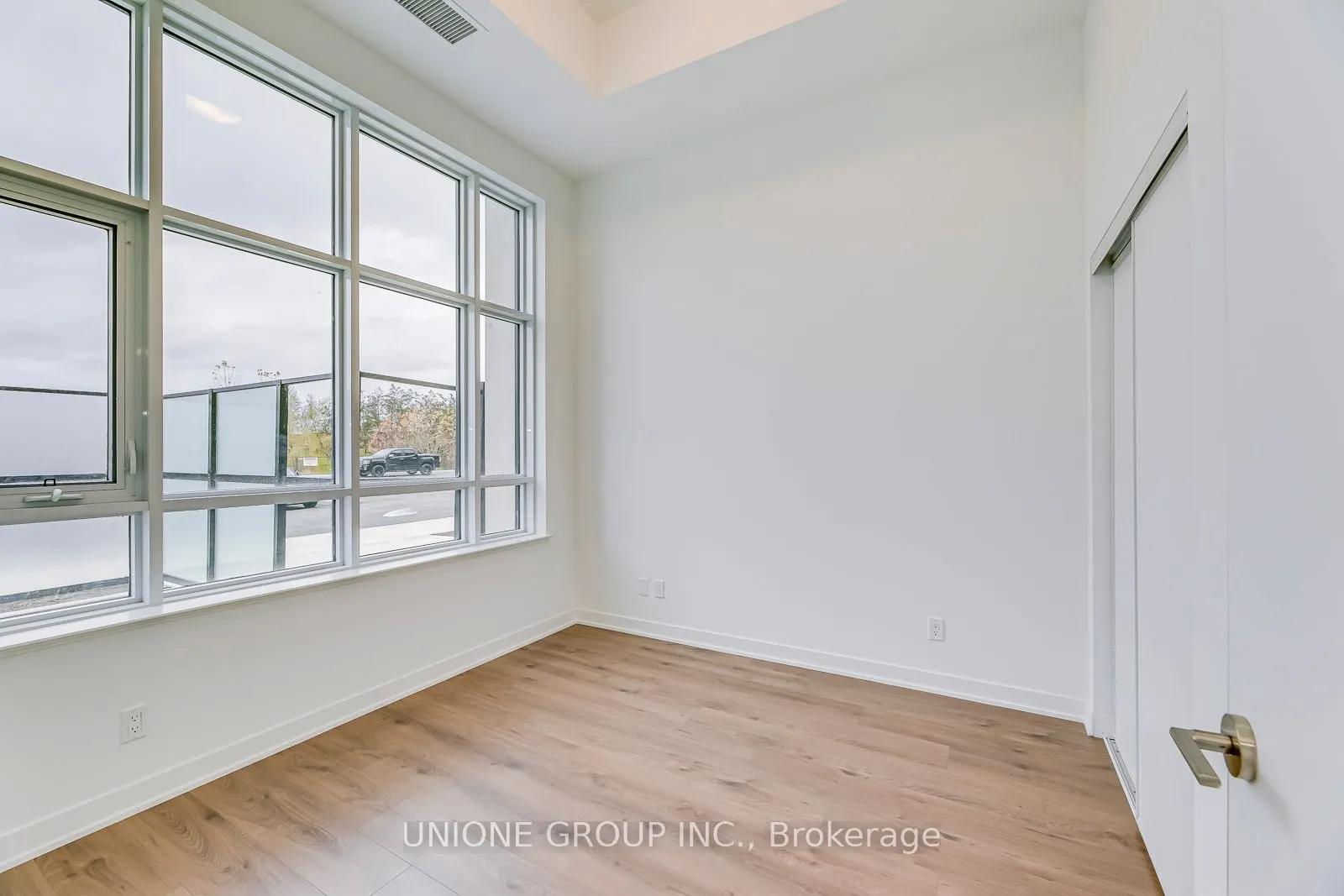 405 Dundas Street W, #105