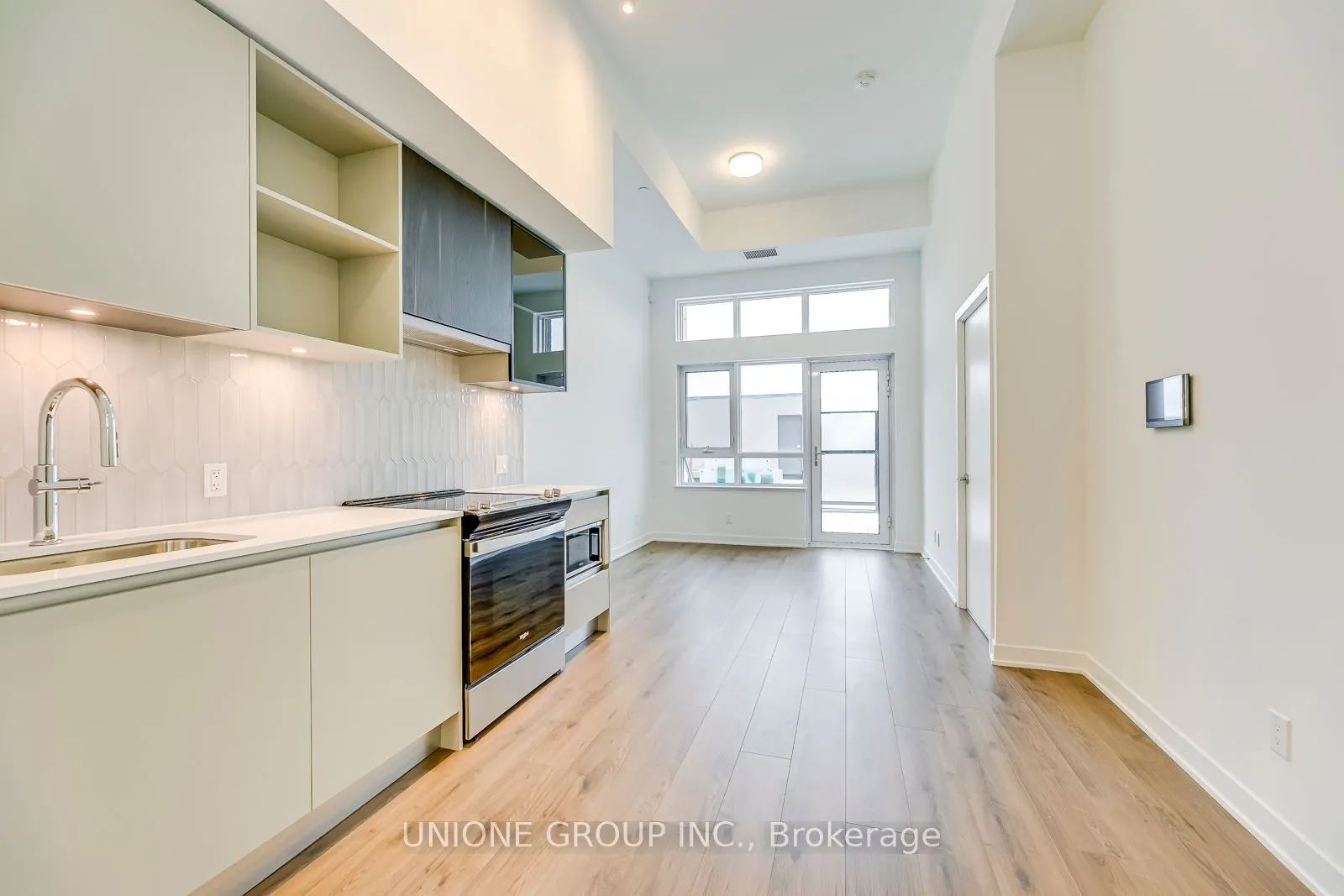 405 Dundas Street W, #105