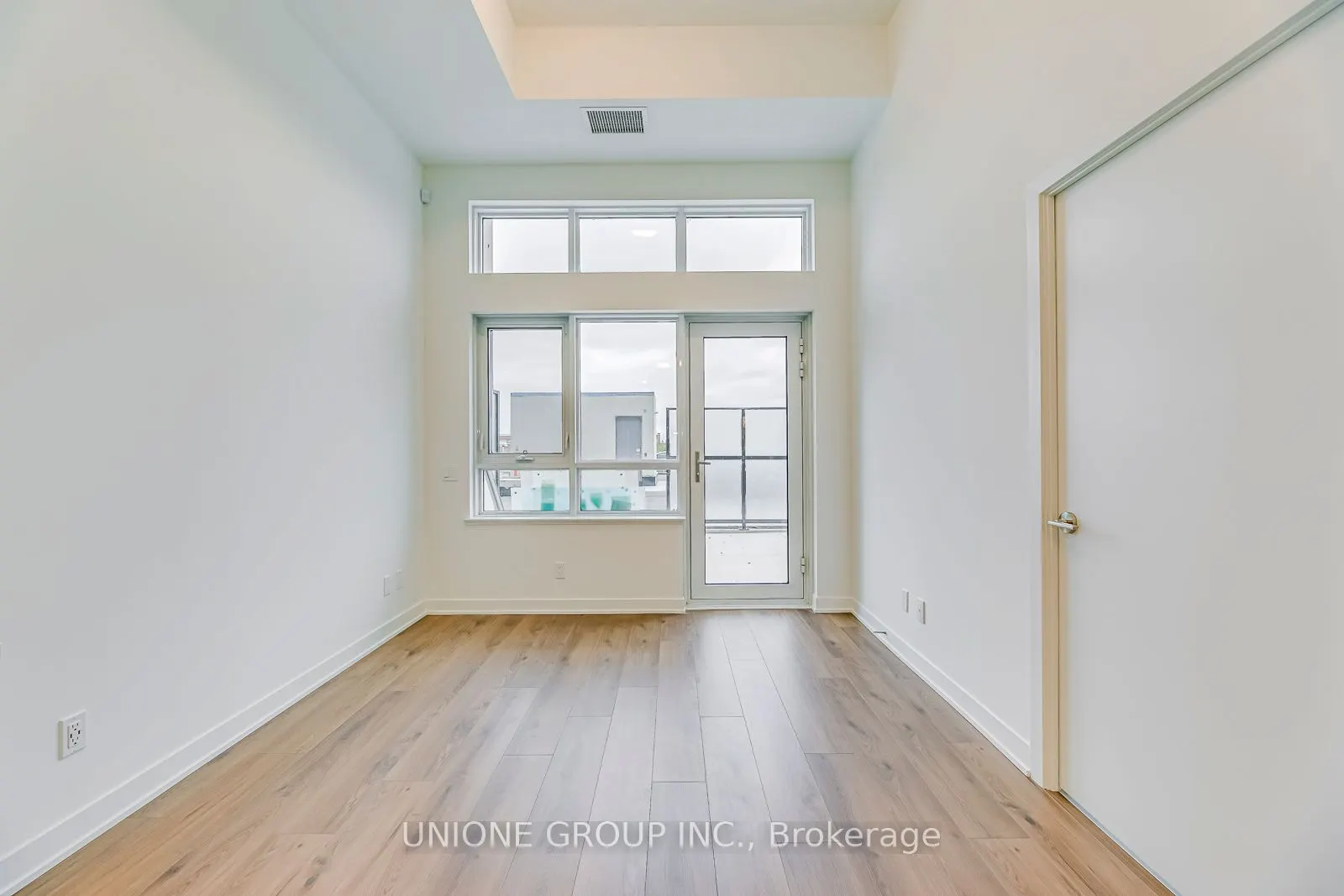 405 Dundas Street W, #105