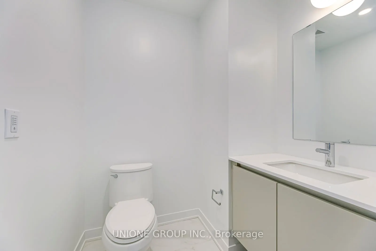405 Dundas Street W, #105