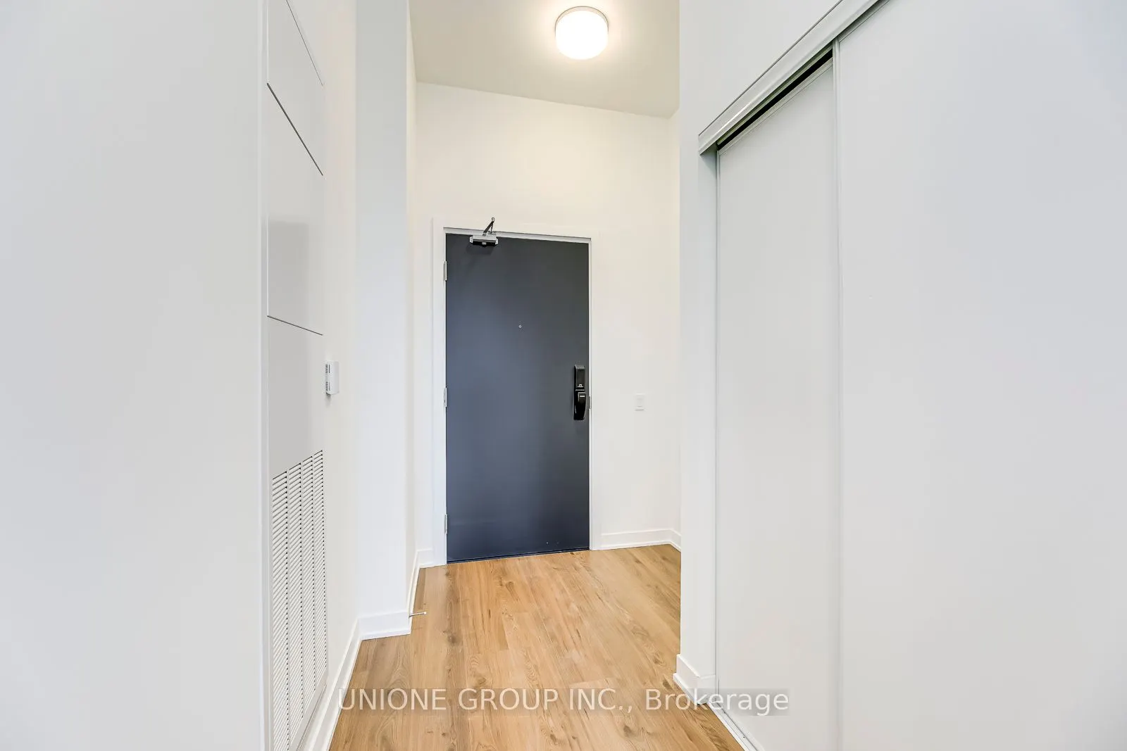 405 Dundas Street W, #105