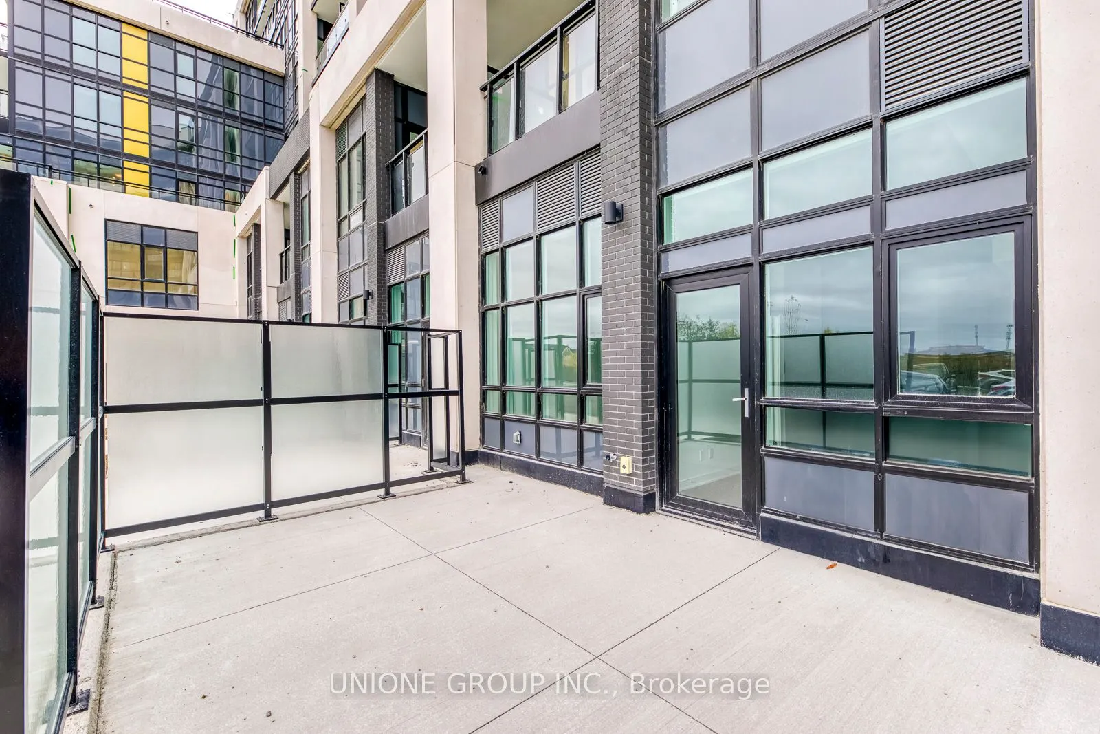 405 Dundas Street W, #105