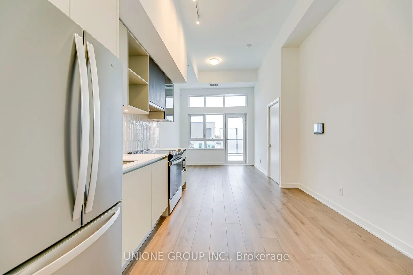 405 Dundas Street W, #105