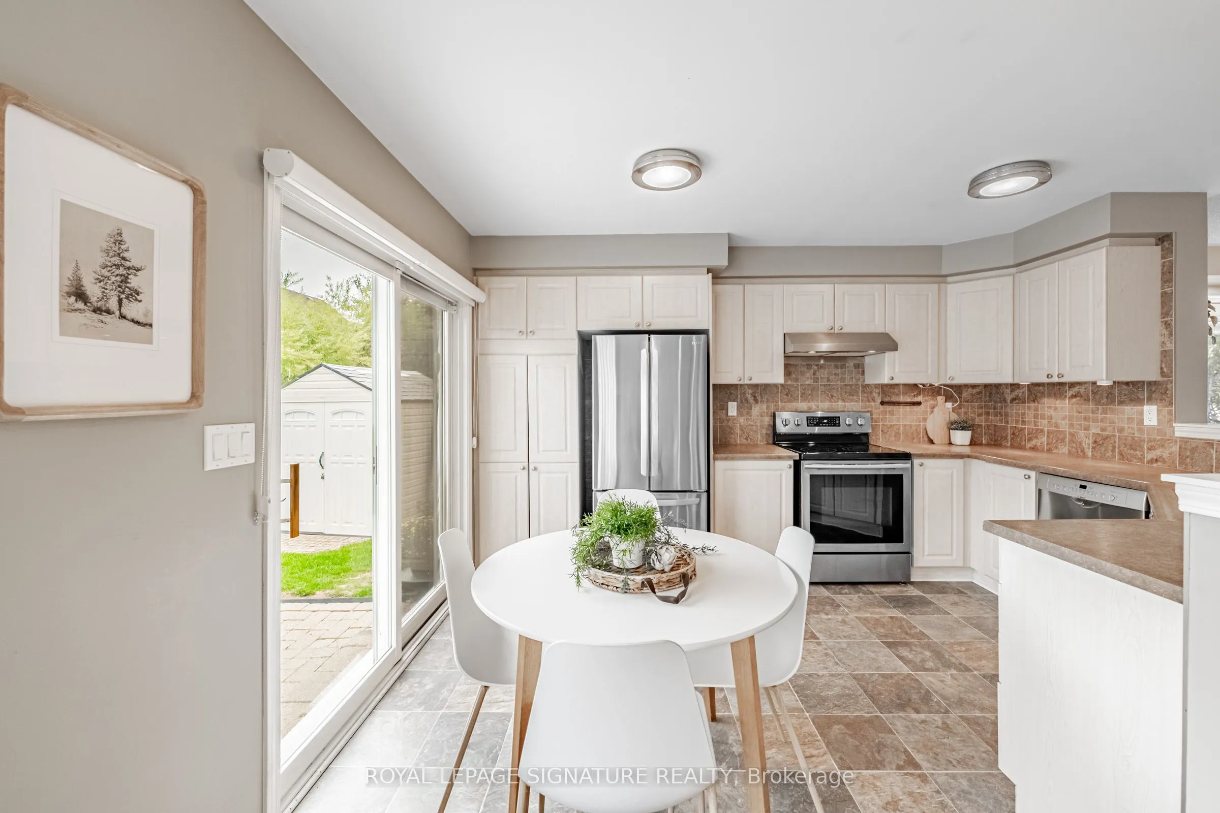 402 Baverstockstock Crescent