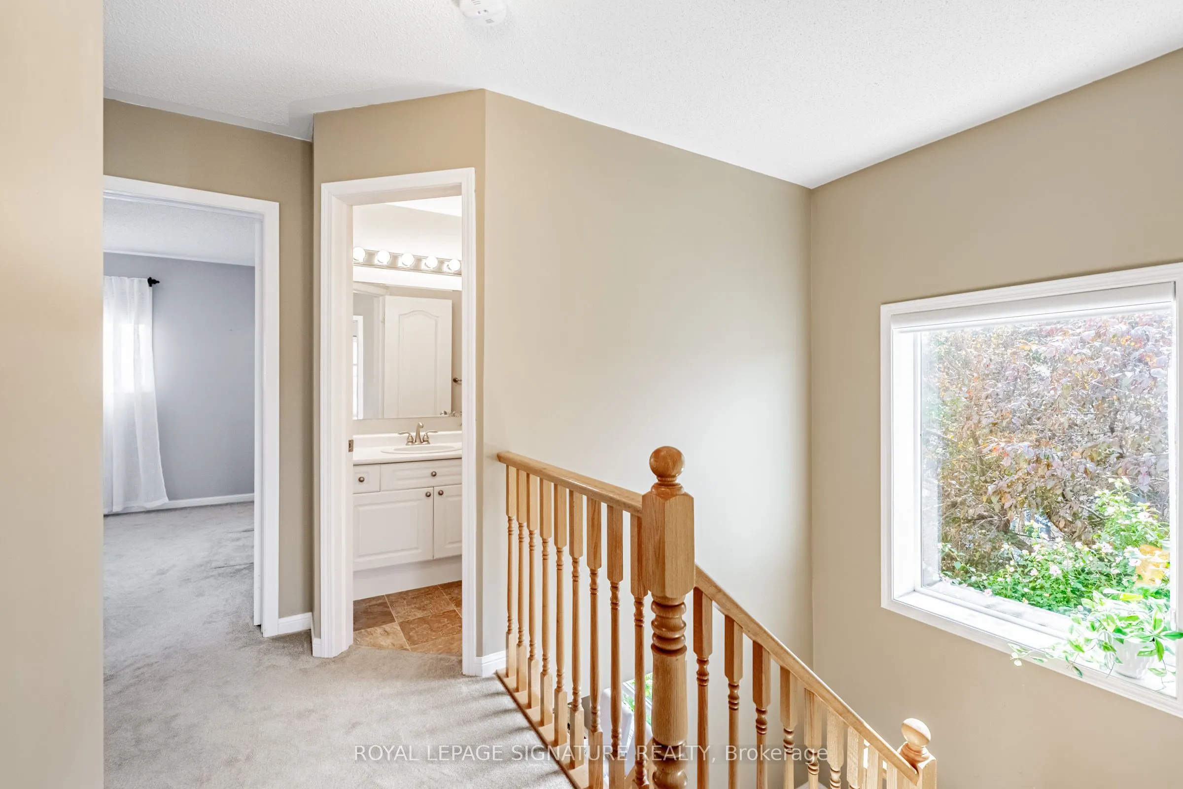 402 Baverstockstock Crescent
