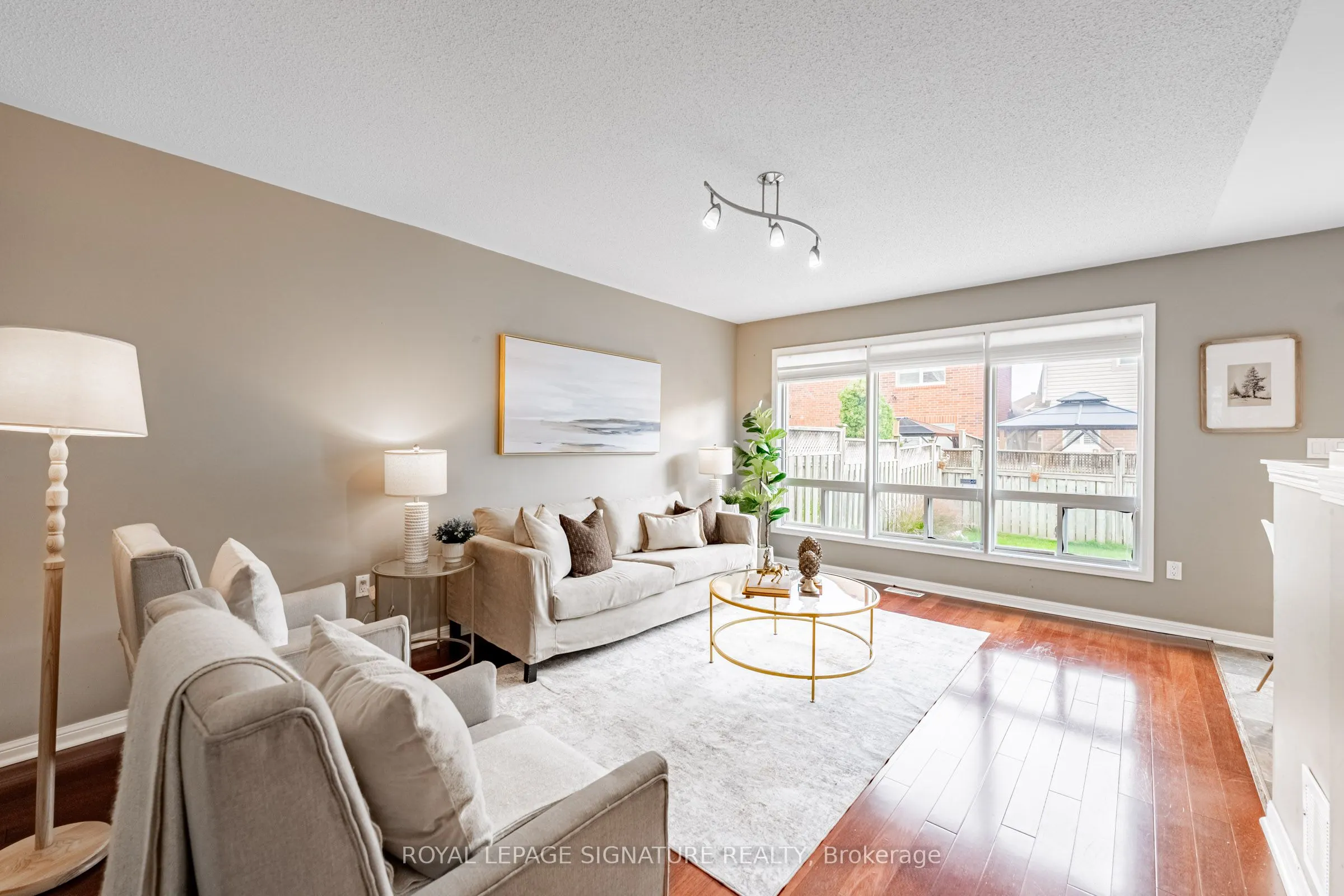 402 Baverstockstock Crescent