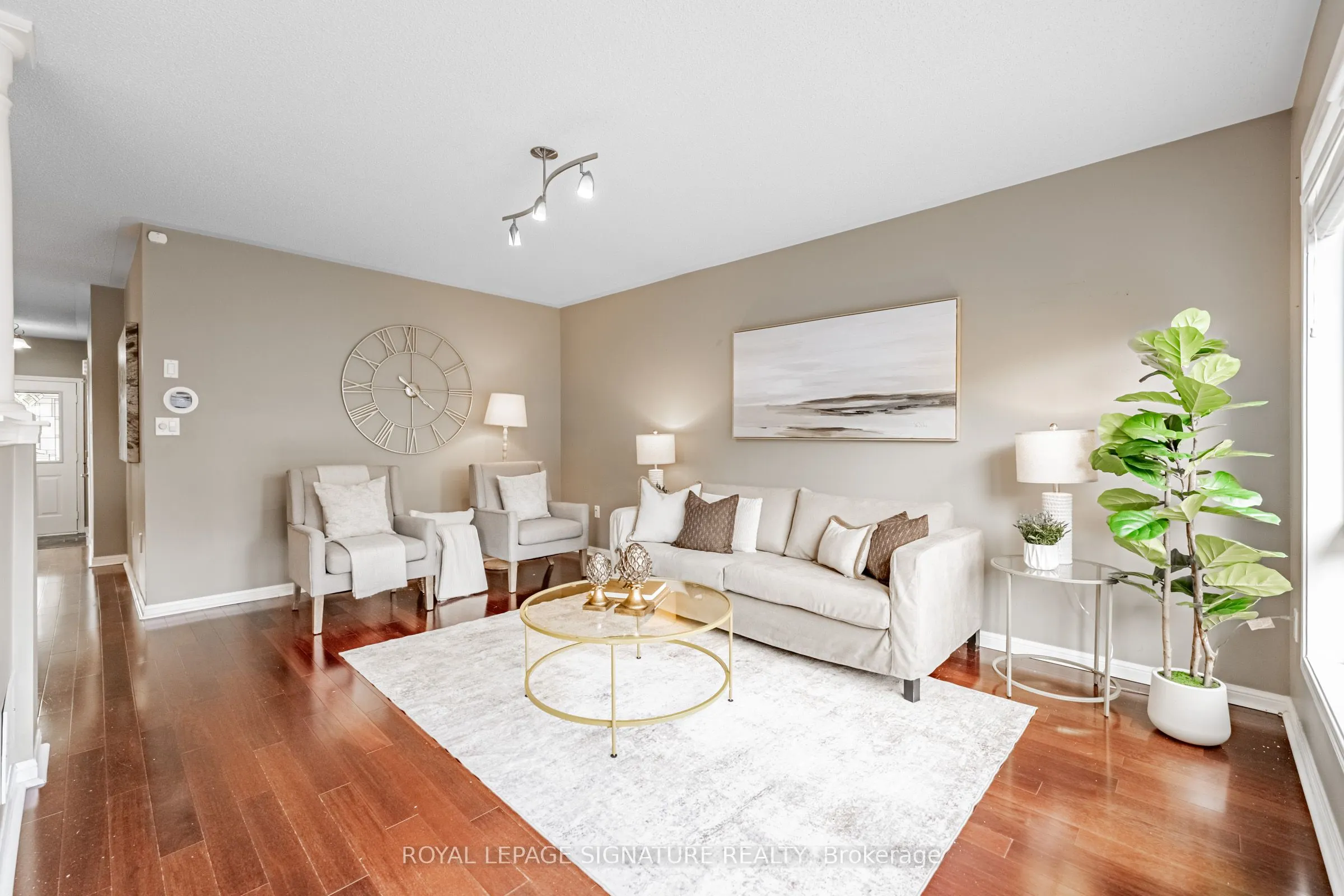 402 Baverstockstock Crescent